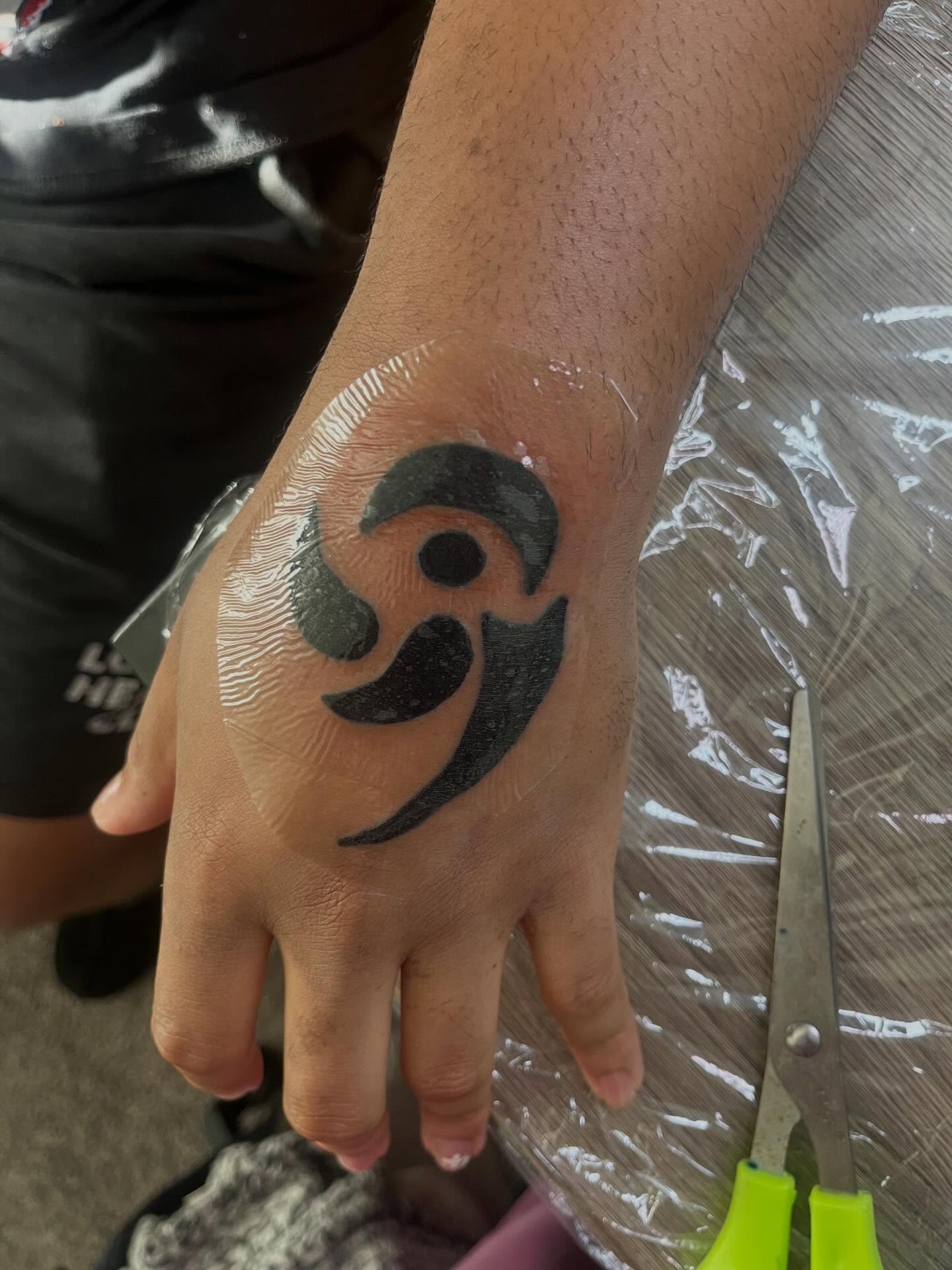 Comma symbol geometric tattoo on the hand by XoXandrea.Ink, Kansas City, Missouri