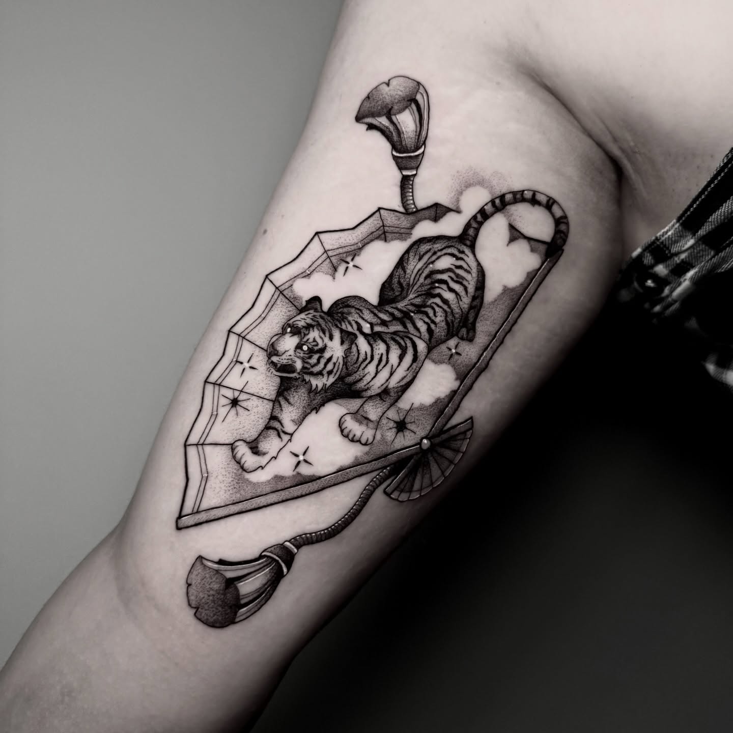 Tiger and crystal geometric tattoo on the forearm by ɪᴠᴏɴɴᴇ