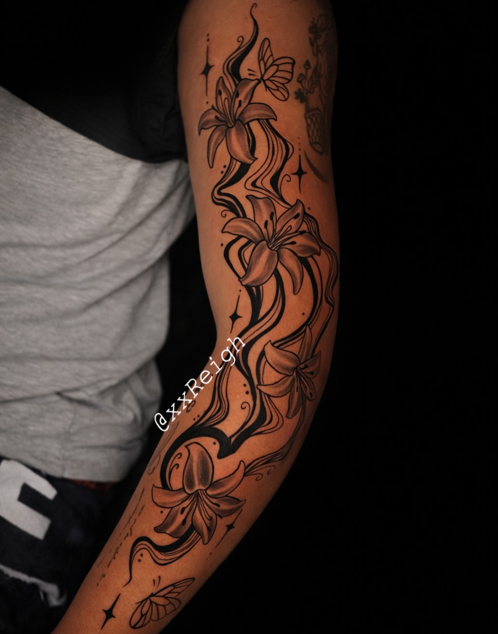 Tattoo by @xxreigh — black_and_grey