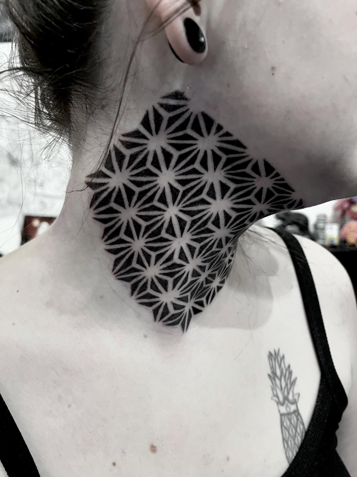 Geometric pattern geometric tattoo on the neck by Nathan Esteras