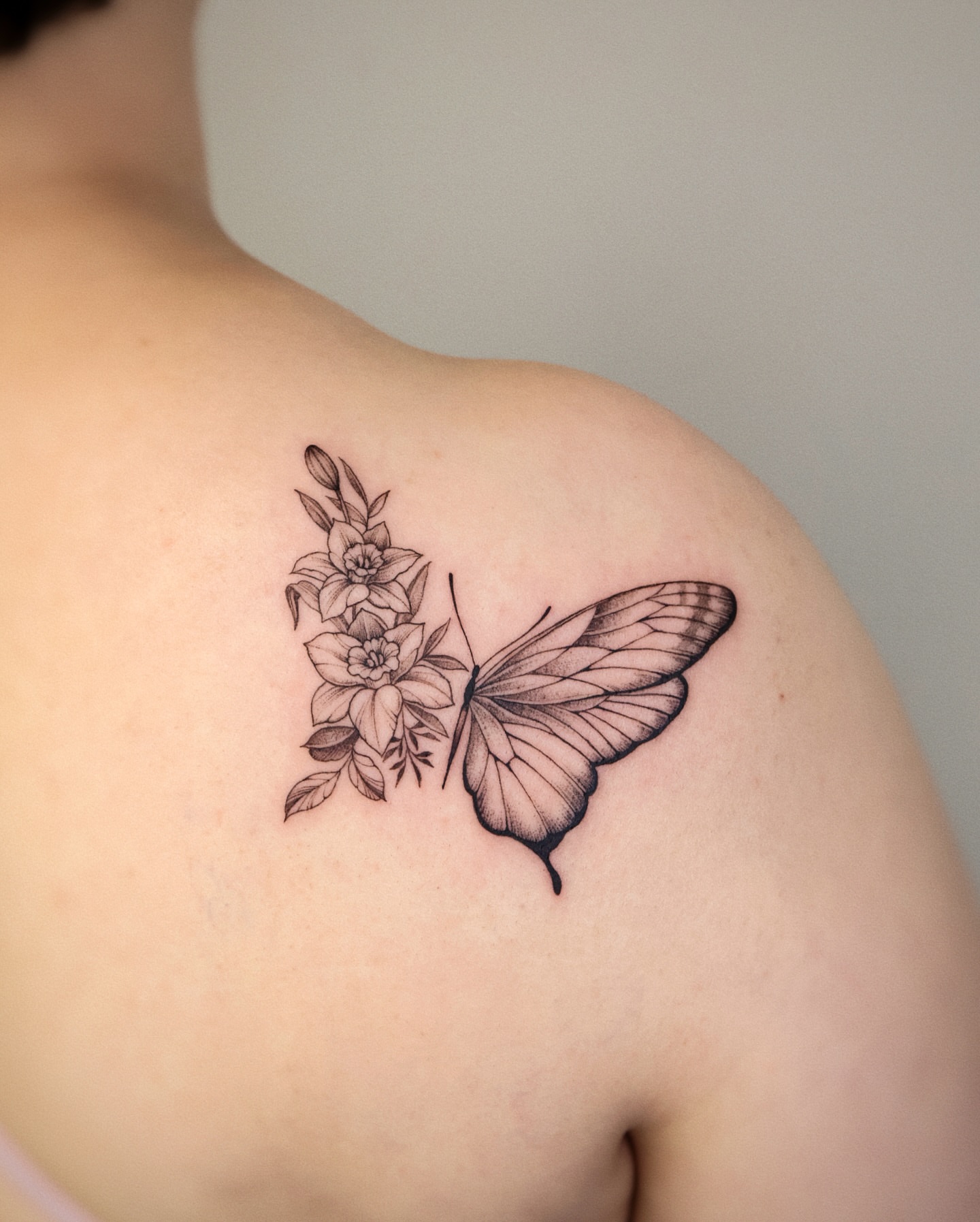 Tattoo by @yulight_tattoo — black_and_grey