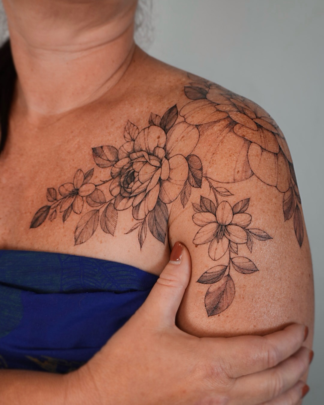 Floral bouquet black and grey tattoo on the shoulder by Hyn[hin]