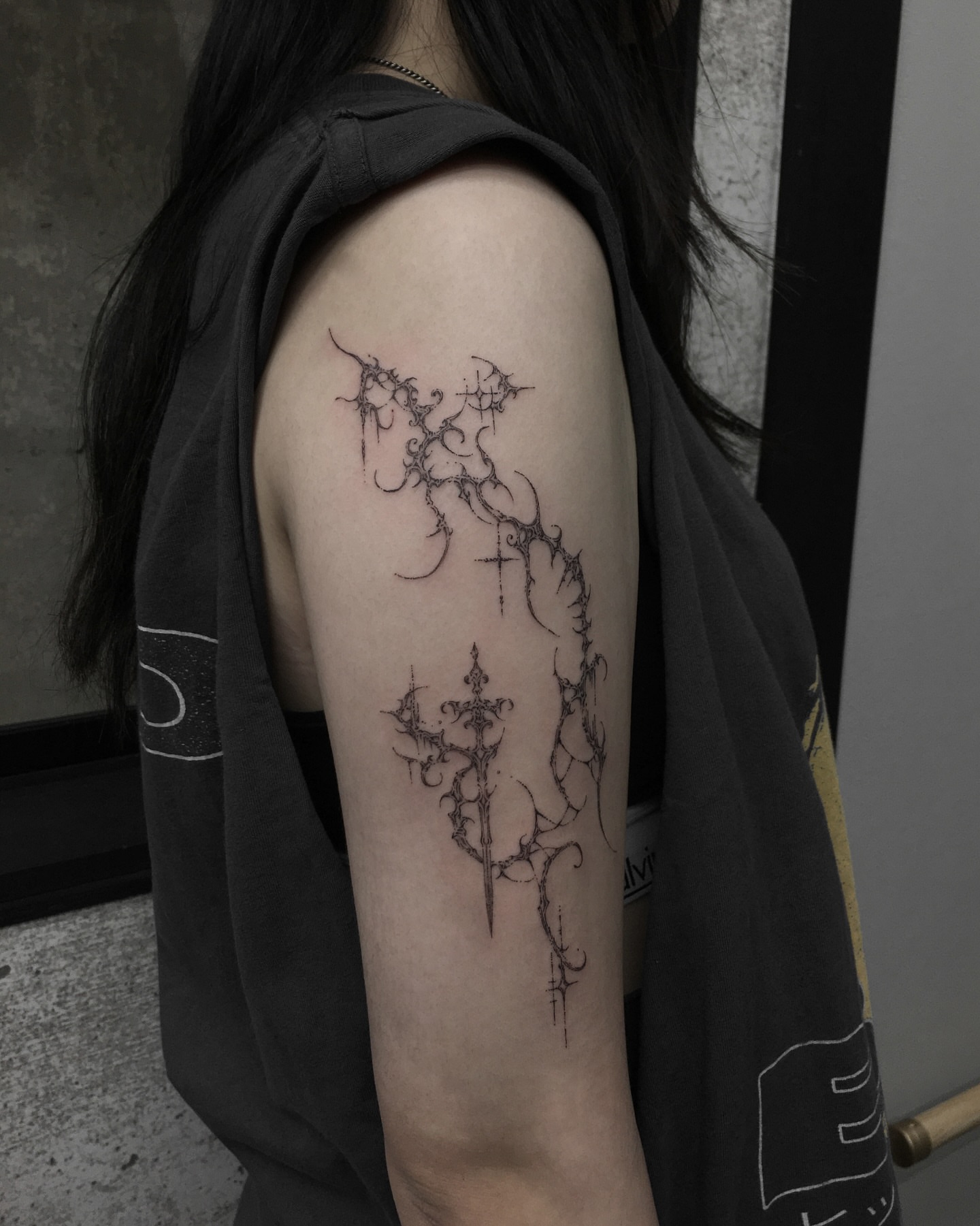 Tattoo by @keeshetattoo โ black_and_grey, geometric