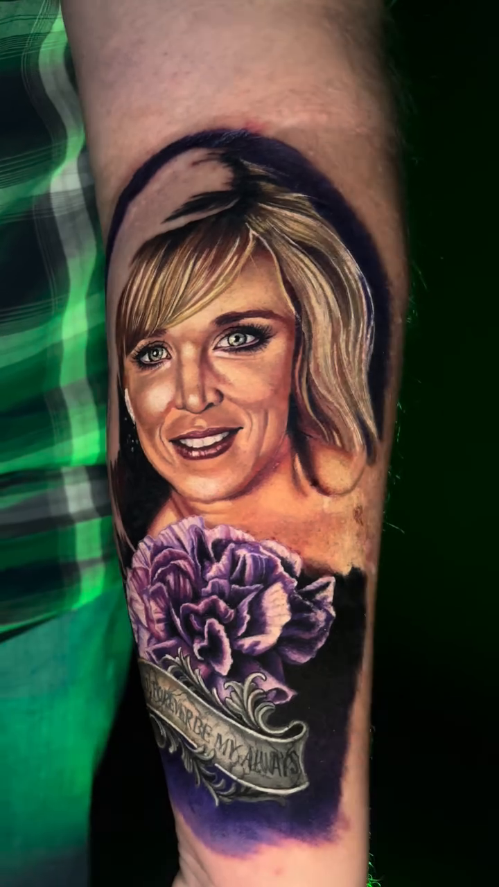 Woman and flower realism tattoo by 🦇𝖀𝖙𝖆𝖍🦇, Las Vegas, Nevada