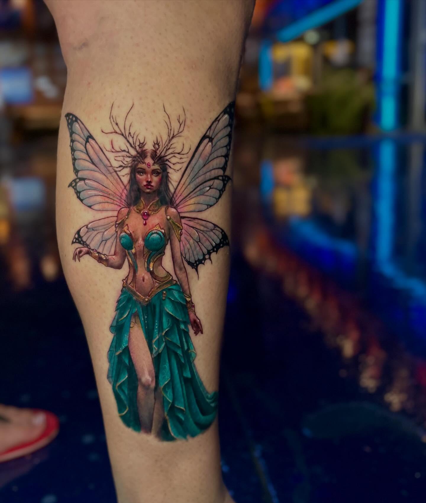 Tattoo by @bhsoceana — realism, dotwork