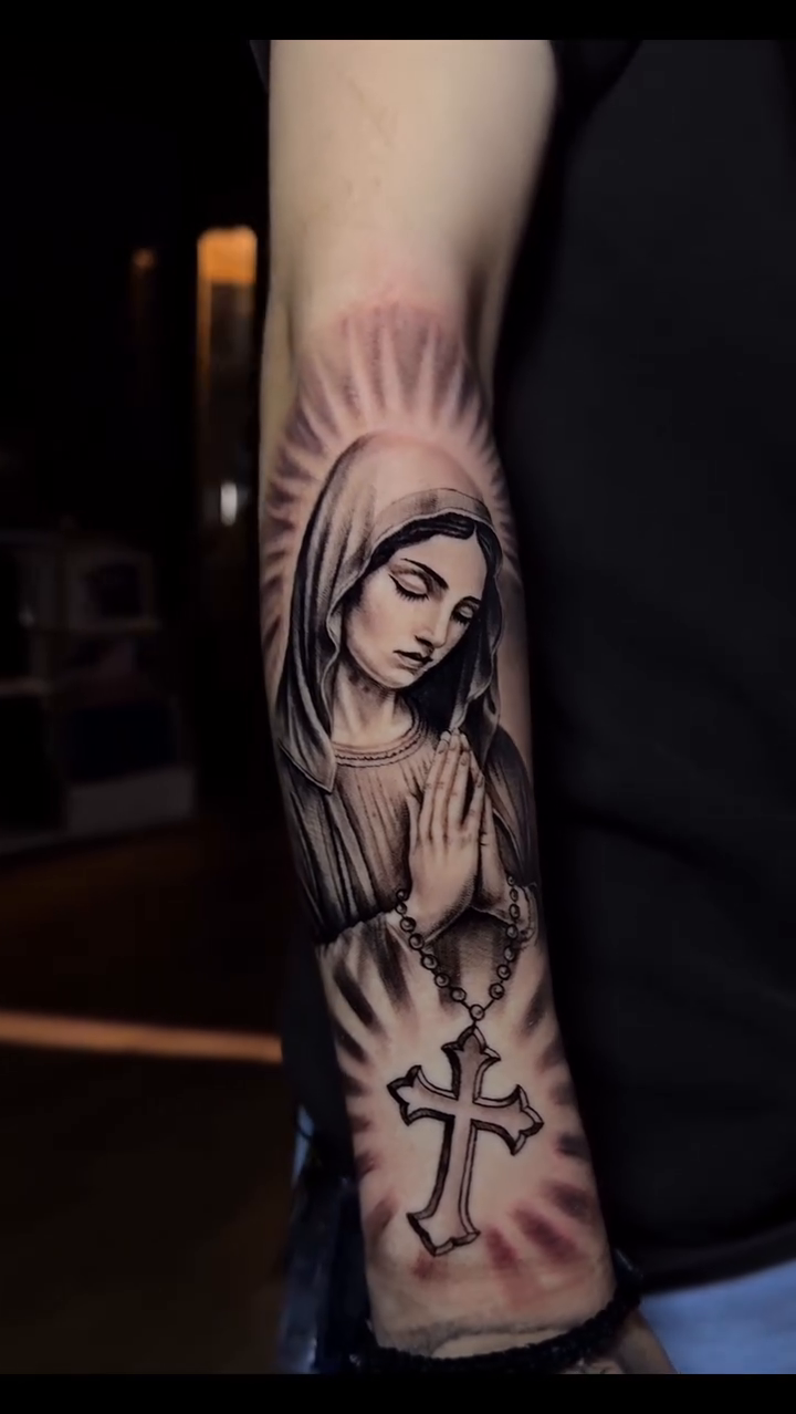 Tattoo by @mo_tats11 — black_and_grey, realism
