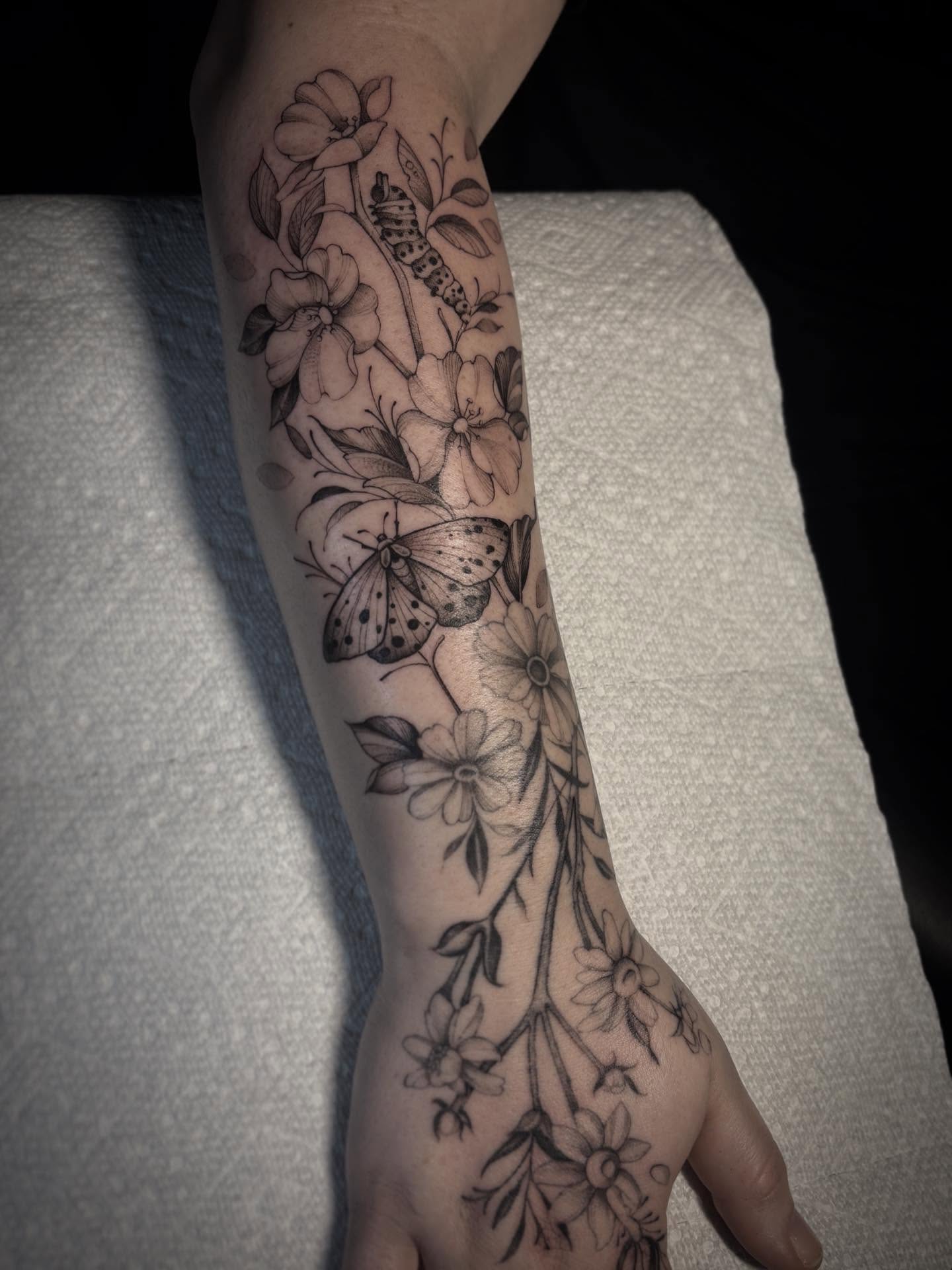 Tattoo by @finelinesbylena — black_and_grey