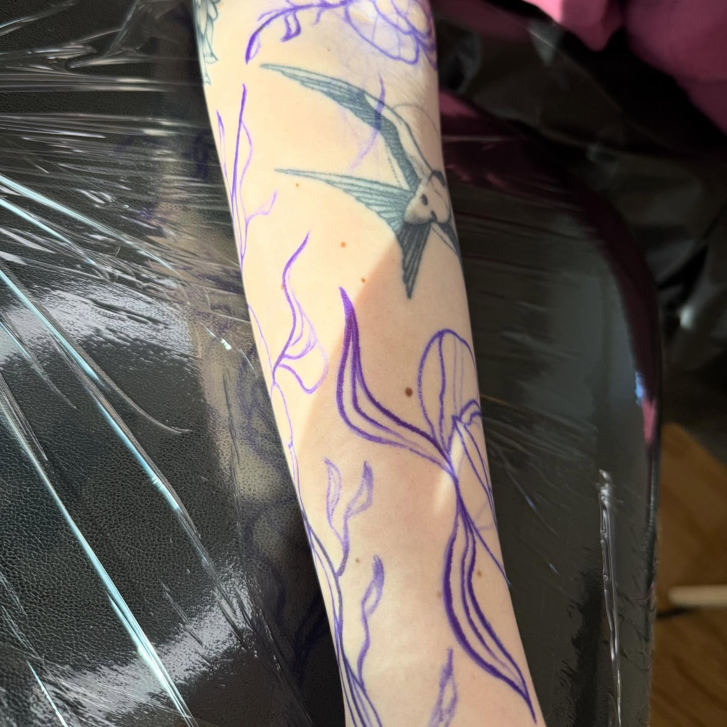 Bird and floral neo-traditional tattoo on the forearm by Nika