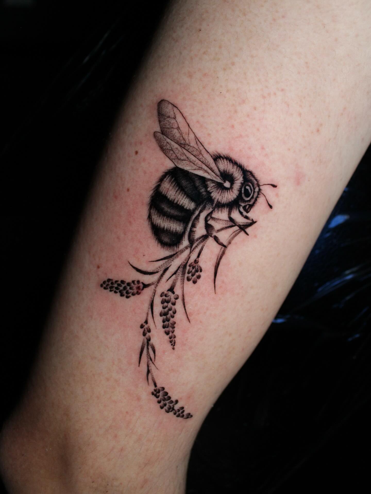 Bee black and grey tattoo on the forearm by 𝕵𝖎𝖒𝖎 𝕯𝖊𝕽𝖔𝖘𝖆🥀, Everett, Washington
