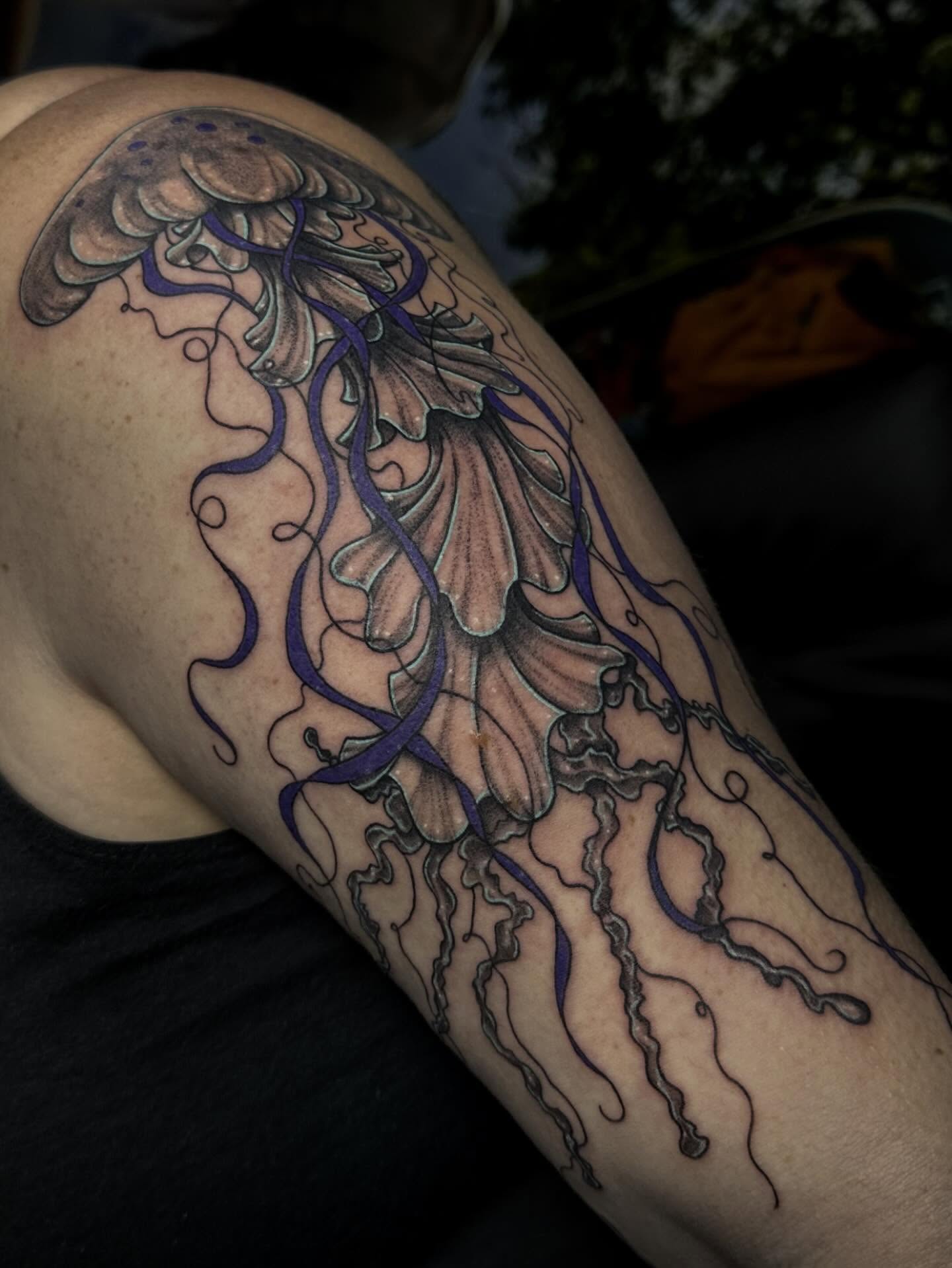 Jellyfish realism tattoo on the upper arm by Maddie Neibert