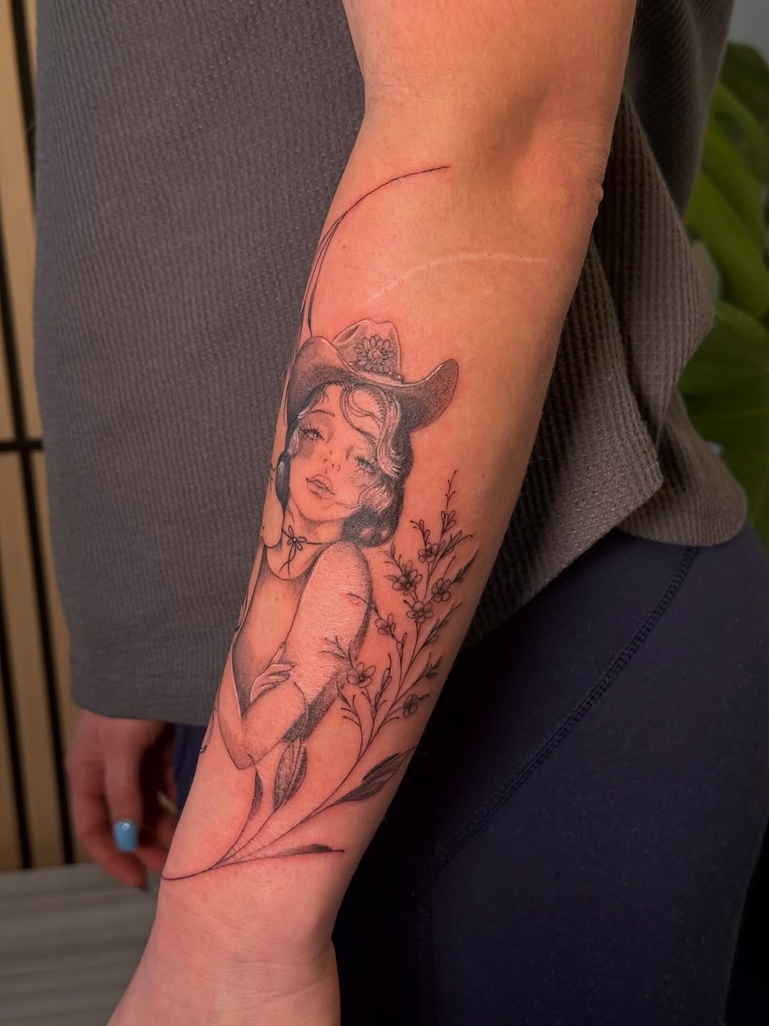 Tattoo by @divinithuy — fine_line, black_and_grey