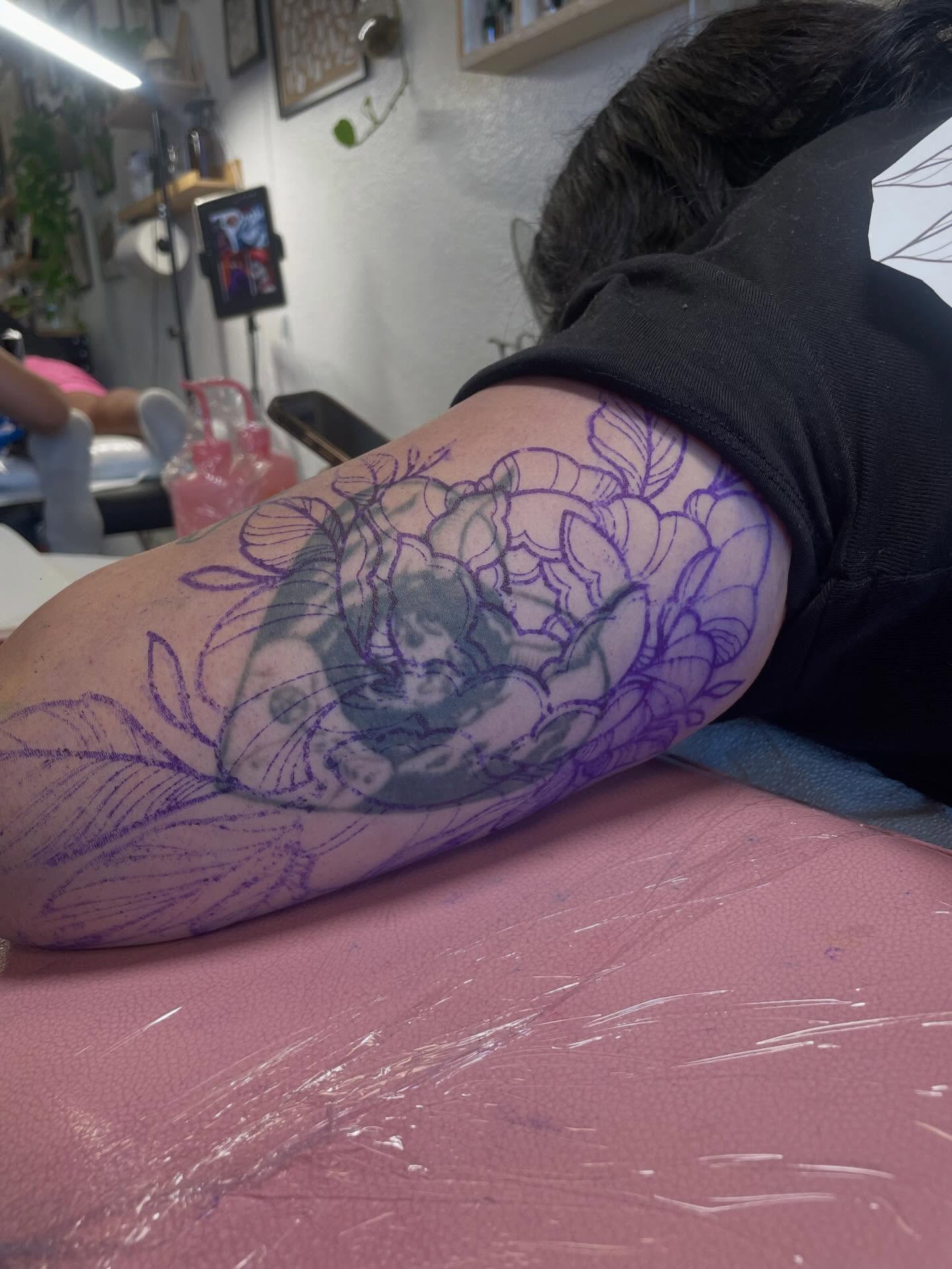 Tattoo by @tori_tattooz β dotwork