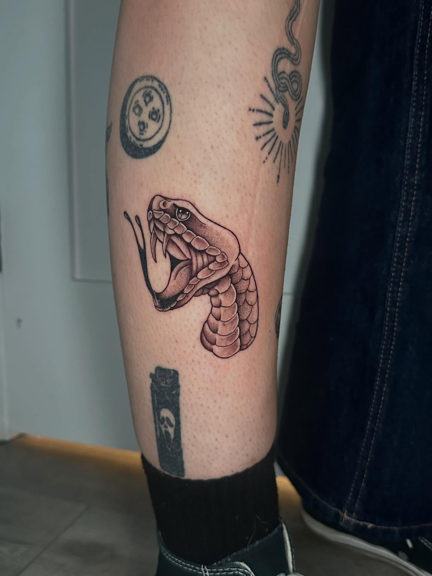 Tattoo by @nia.c__tattoo — black_and_grey