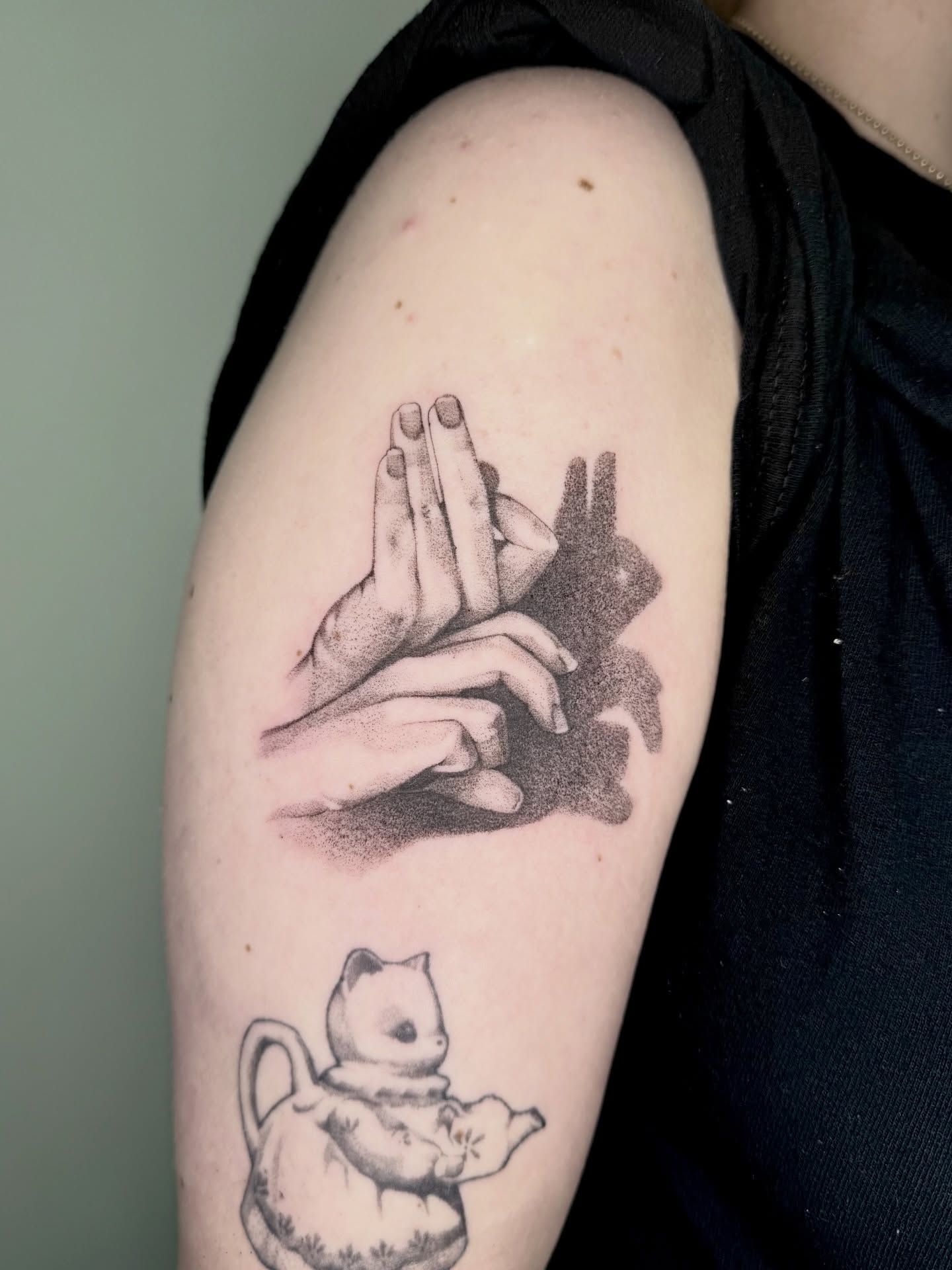 Tattoo by @jesskuesperttattoo β dotwork