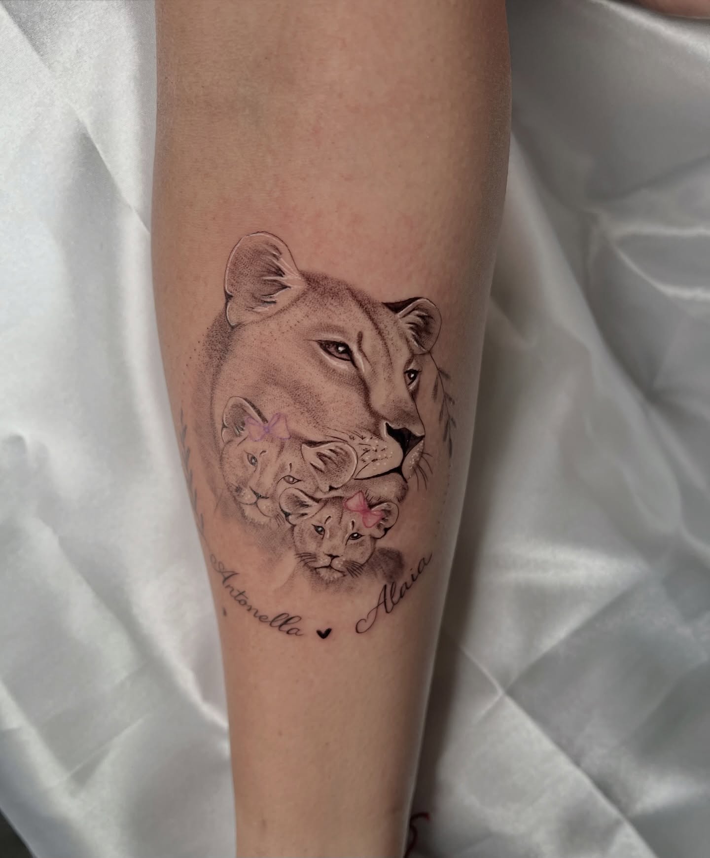 Tattoo by @yennyinktattoo β realism, dotwork