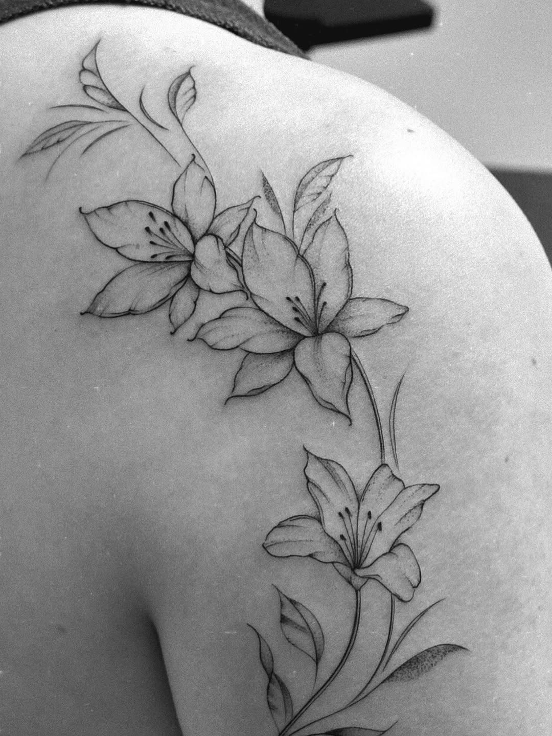 Tattoo by @richardtattooart โ fine_line, black_and_grey
