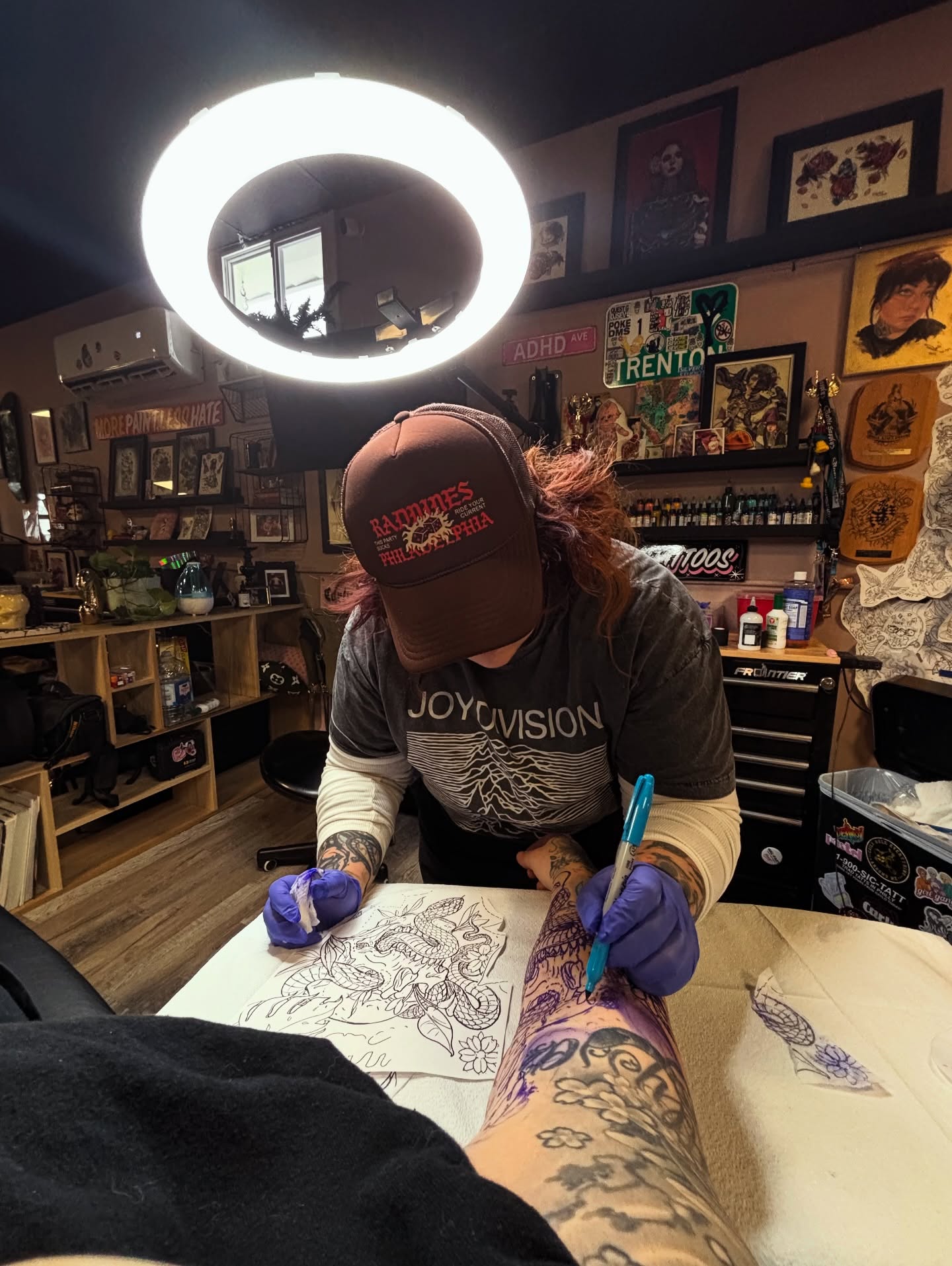 Floral design black and grey tattoo on the upper arm by carly g โ๏ธ ๐๐๐ค ๐ฝ๐๐๐ ๐๐ฆ