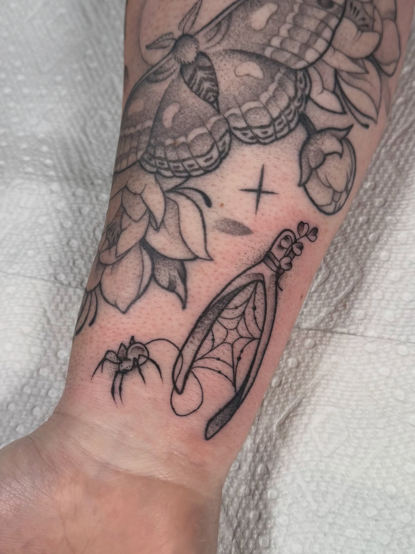 Tattoo by @allyghastly — black_and_grey