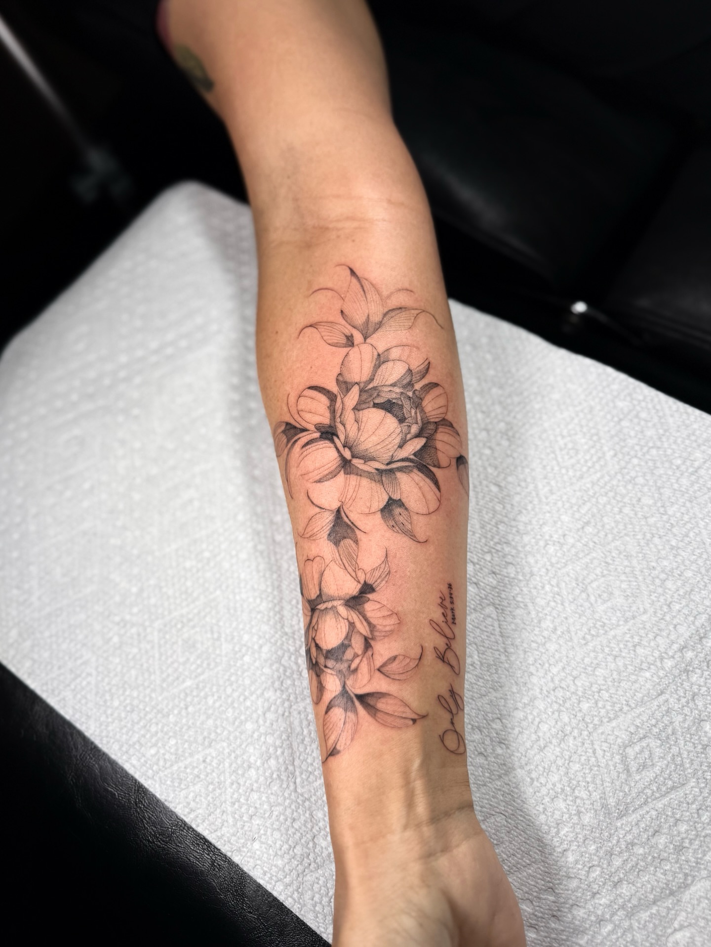 Floral bouquet black and grey tattoo on the forearm by ꜰɪɴᴇ ʟɪɴᴇ ᴛᴀᴛᴛᴏᴏꜱ