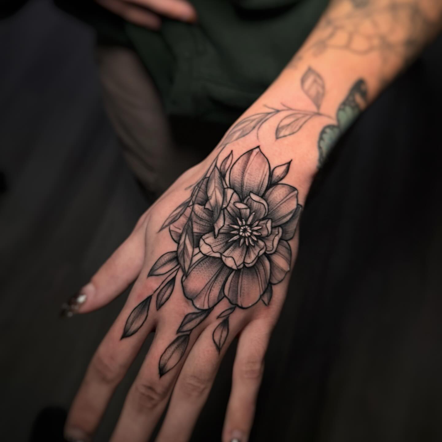 Flower black and grey tattoo on the hand by Juan Russo