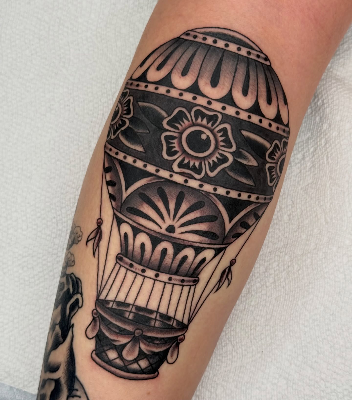 Tattoo by @yuriabreutattoo — american_traditional, black_and_grey