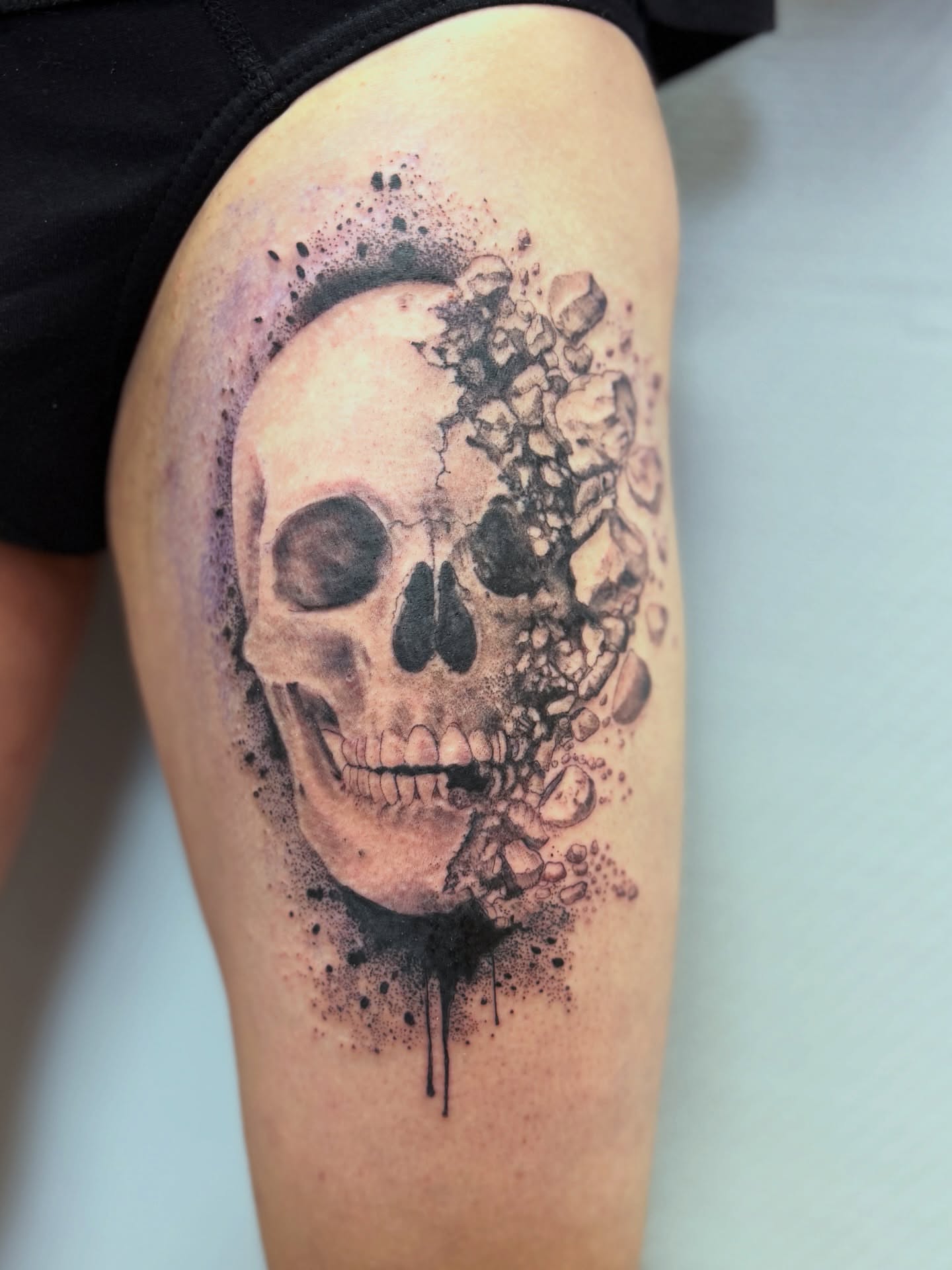 Skull dotwork tattoo on the thigh by Die Ivo, Bielefeld, Germany
