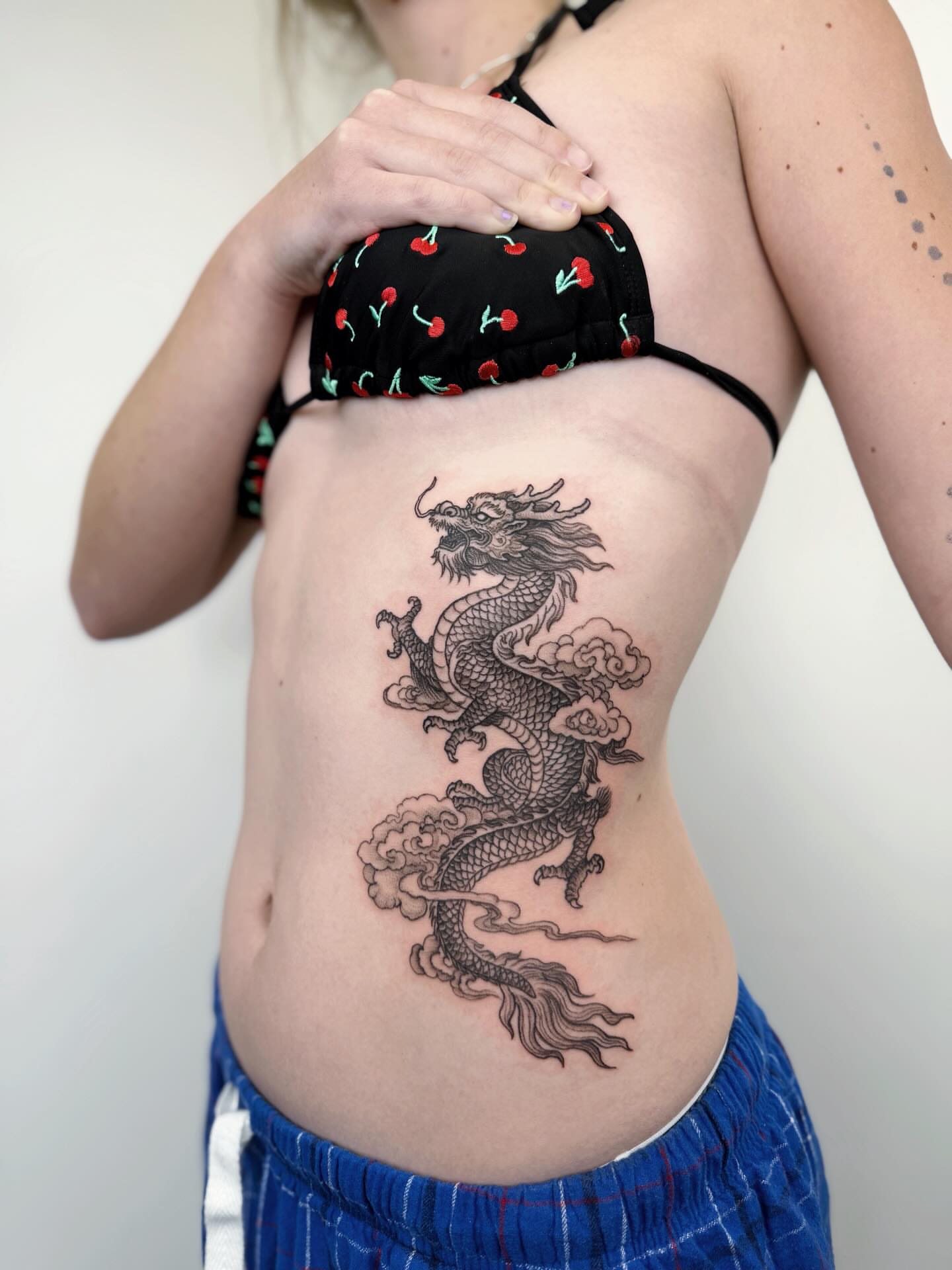 Dragon black and grey tattoo on the ribs by Jiang_Tattooer