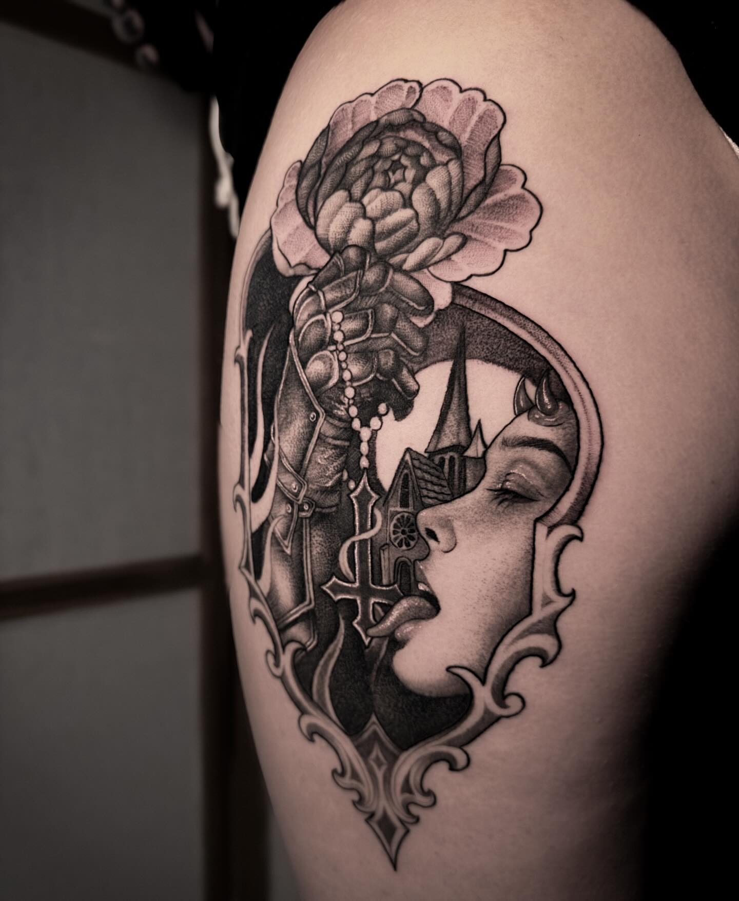 Woman's face and flower realism tattoo on the shoulder by La Hyene