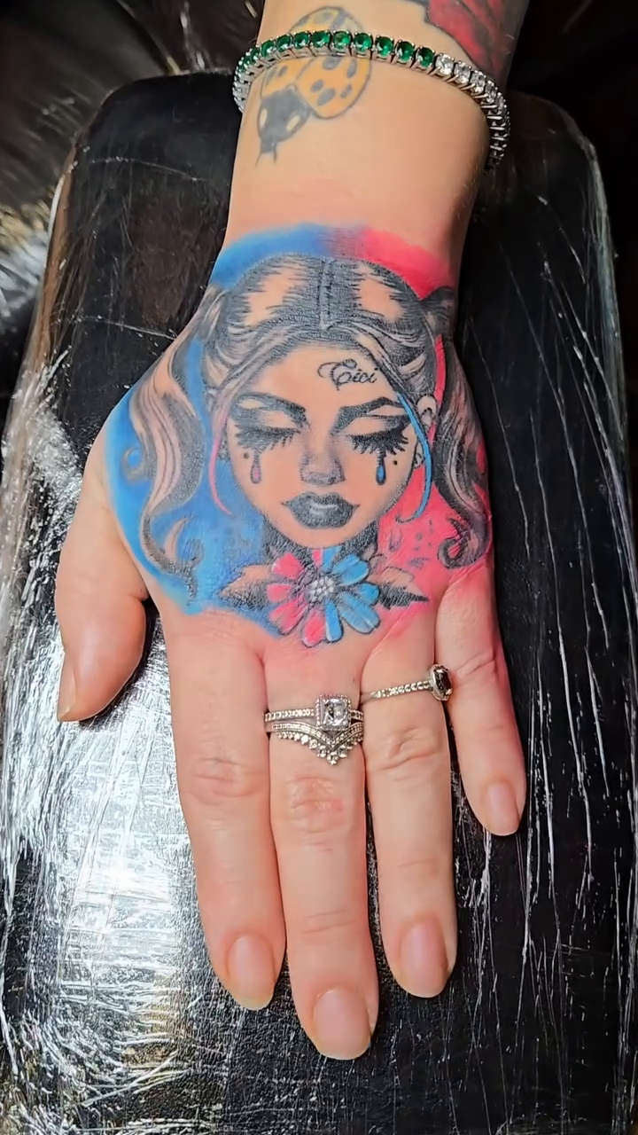 Woman's face neo-traditional tattoo on the hand by Lee Styles π¨