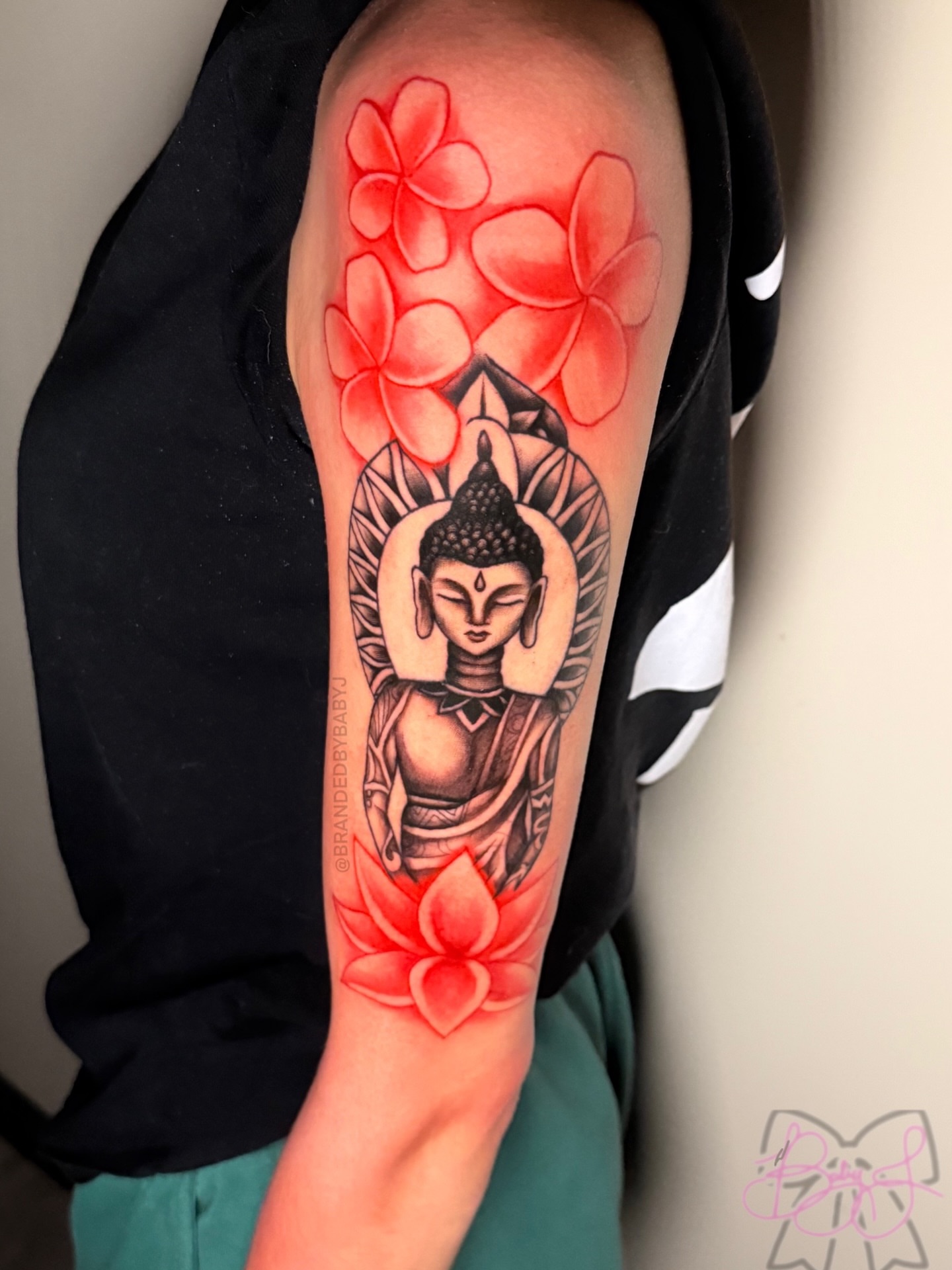 Buddha statue geometric tattoo on the forearm by 𝔹𝔸𝔹𝕐 𝕁 ♡, Cincinnati, Ohio
