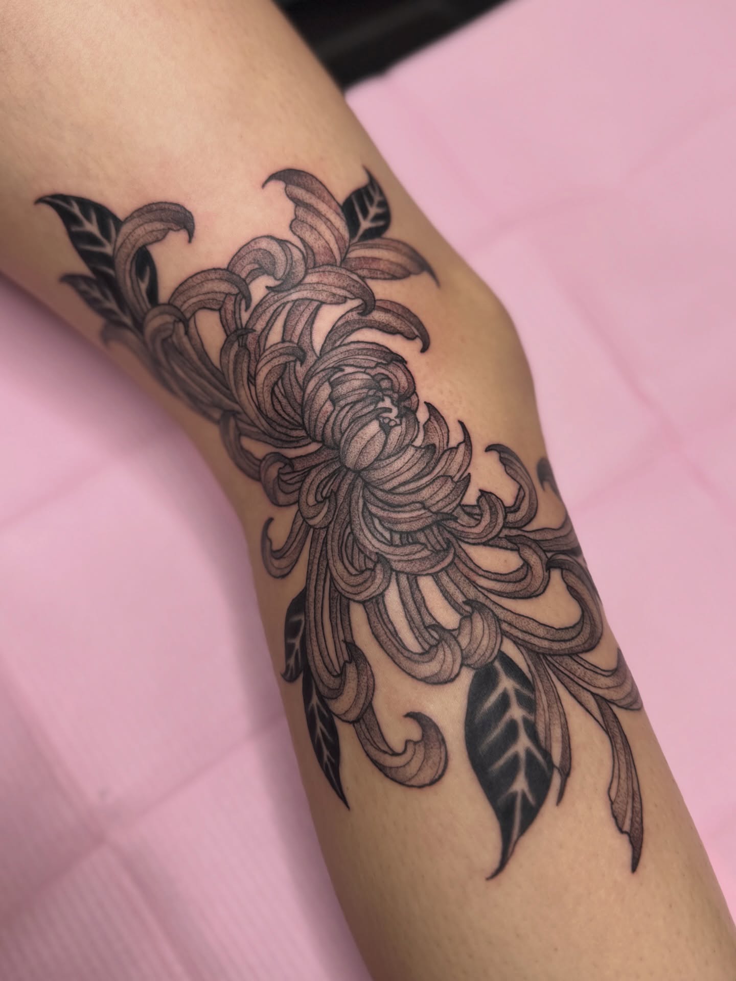 Tattoo by @chloemarietattoo โ black_and_grey