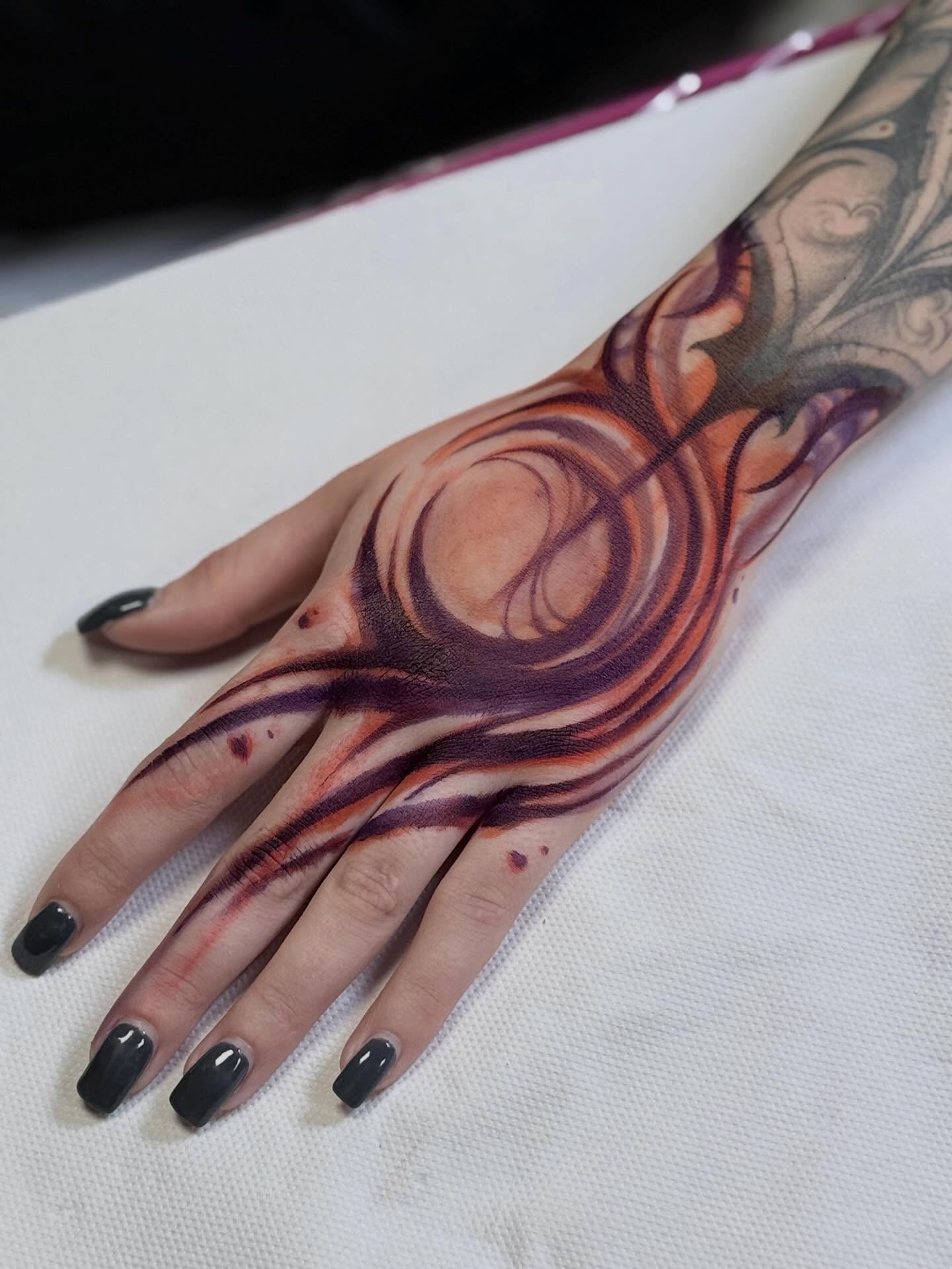 Abstract swirls dotwork tattoo on the hand by La Hyene