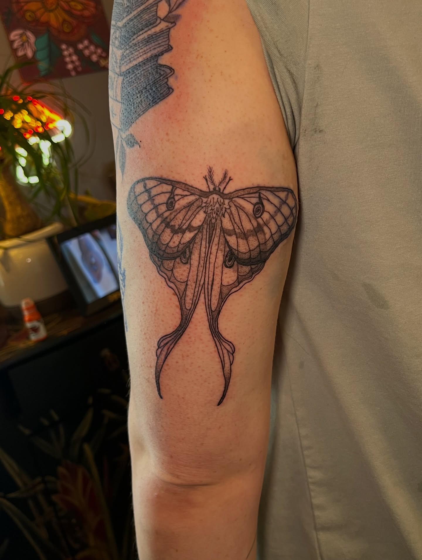 Tattoo by @syreetattoos — black_and_grey