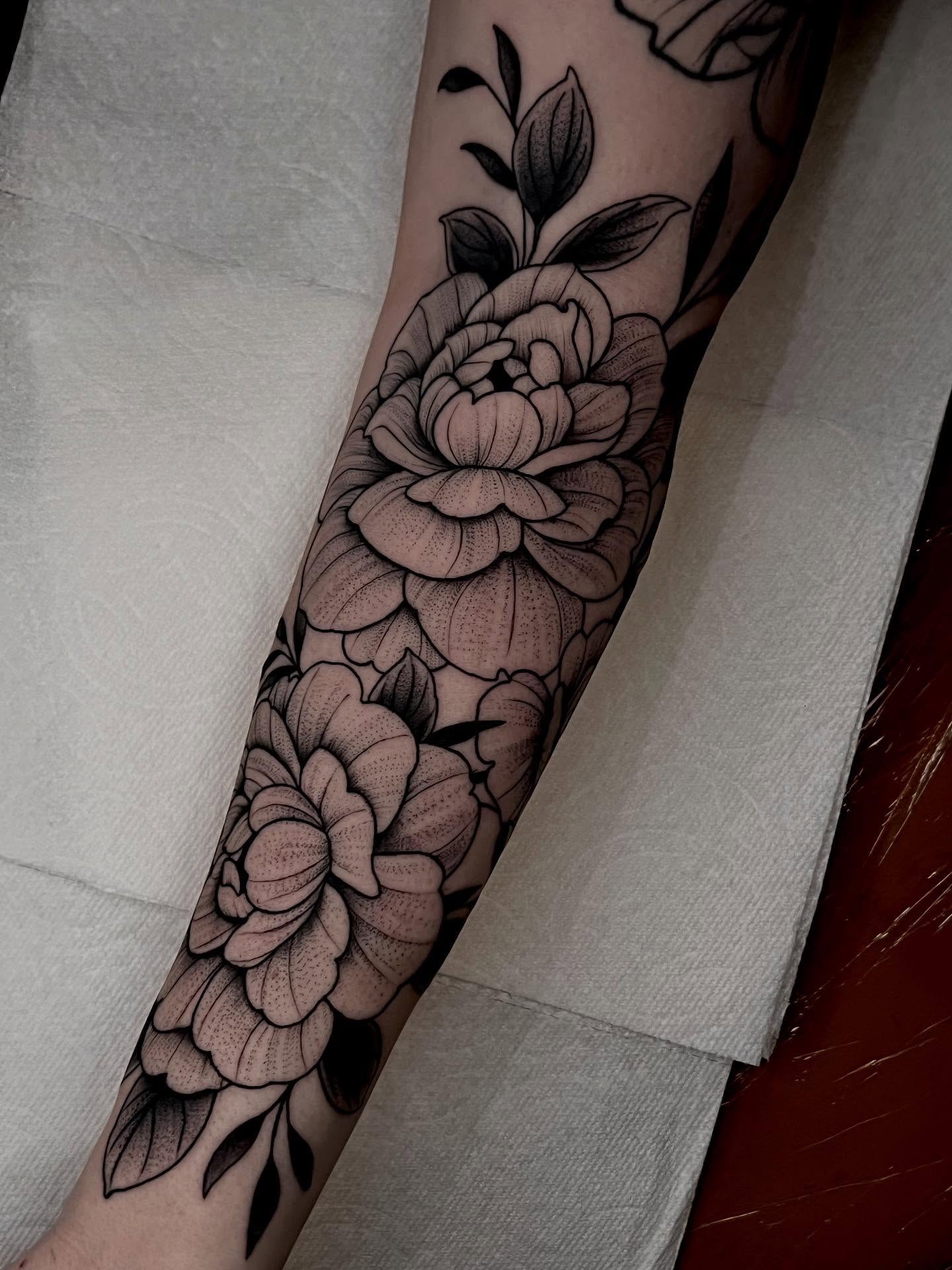 Peony flowers black and grey tattoo on the forearm by 𝙻𝚒𝚊 𝙹𝚎𝚙𝚙𝚎𝚜𝚎𝚗
