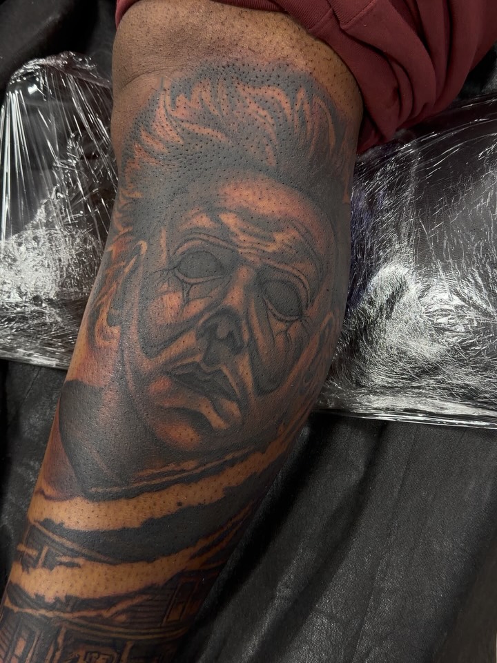 Tattoo by @3mtatts — dotwork, realism