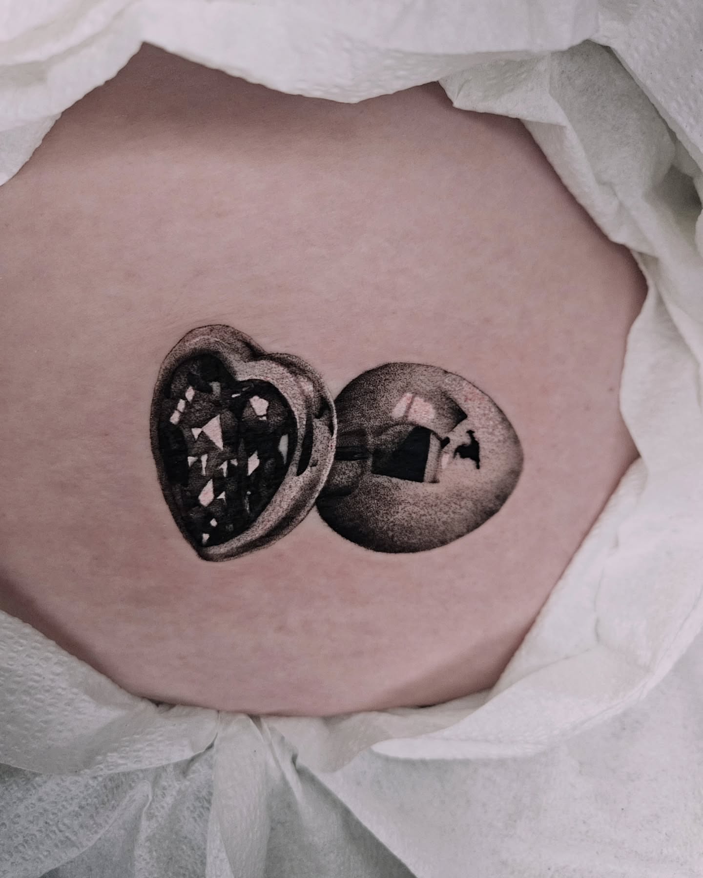 Locket dotwork tattoo on the torso by Sabrina Wagner