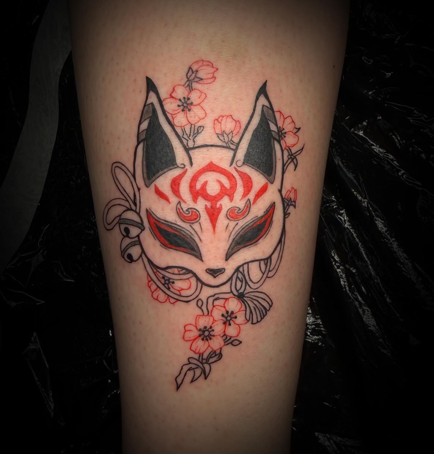 Fox mask japanese irezumi tattoo on the thigh by sᴋᴇᴛᴄʜᴇᴅ