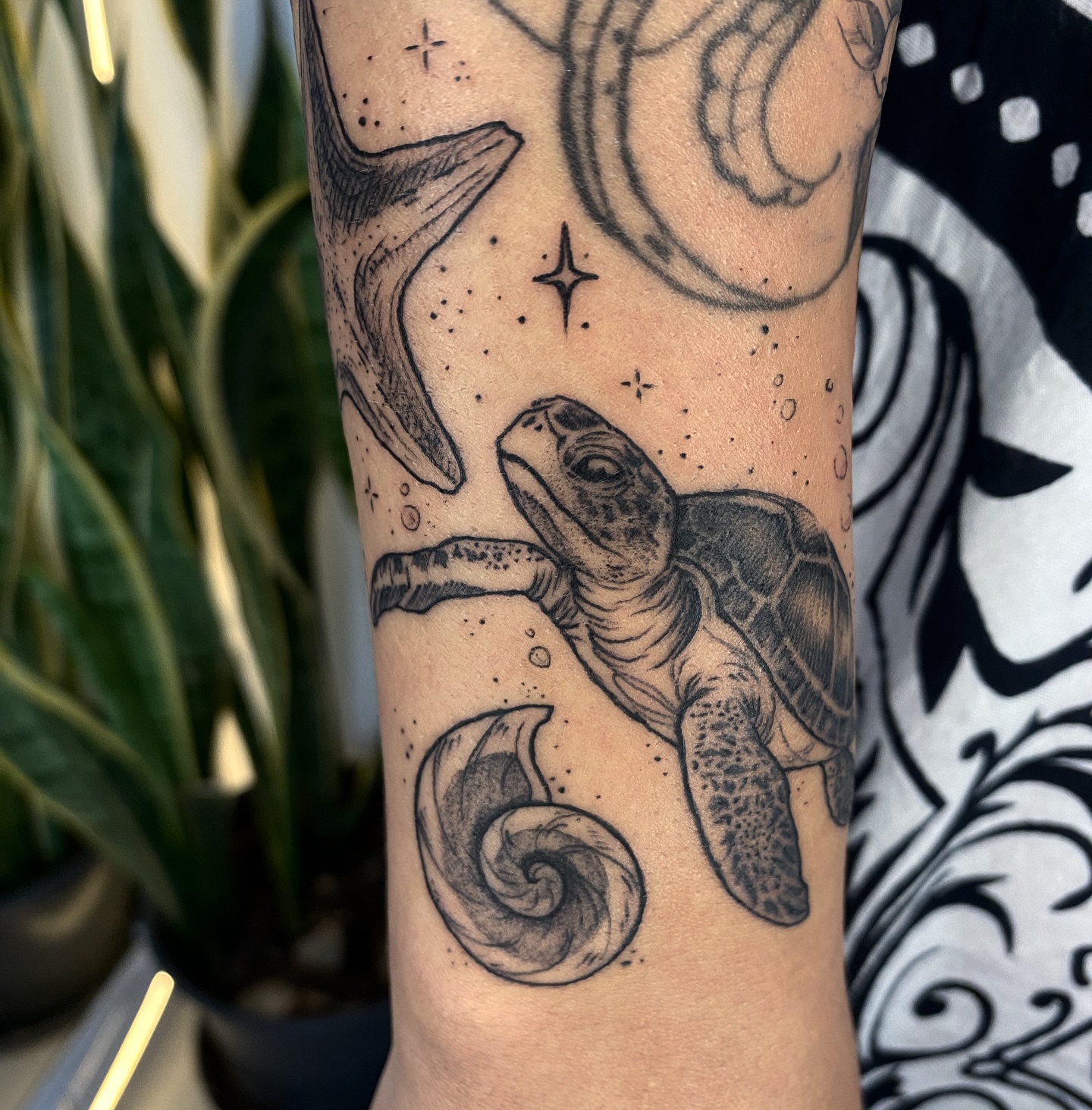 Tattoo by @garotodatatuagem — dotwork, realism