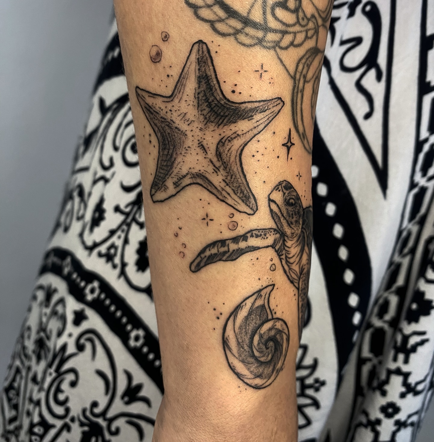 Tattoo by @garotodatatuagem — dotwork, black_and_grey