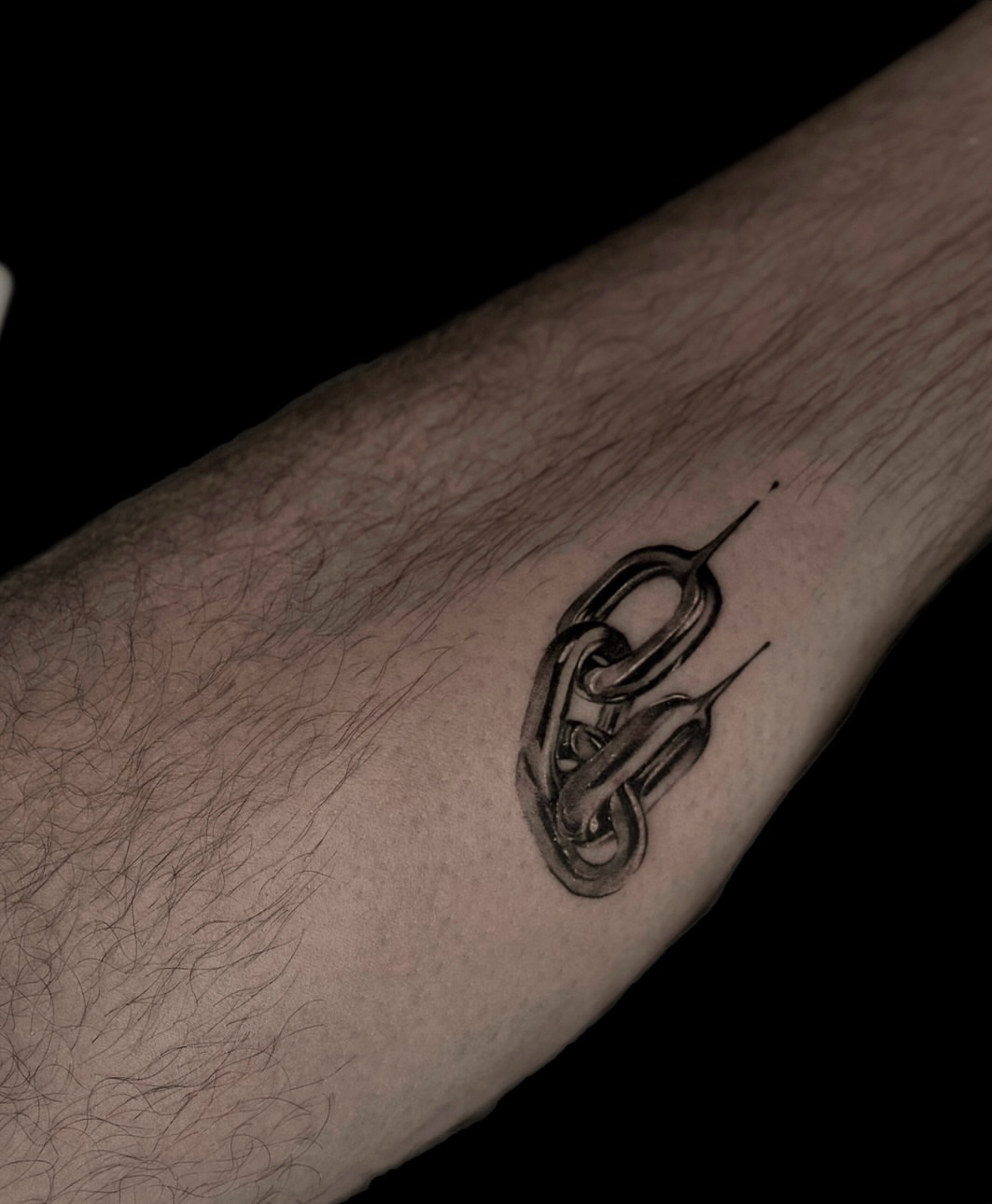 Chain black and grey tattoo on the forearm by Elisha Kane
