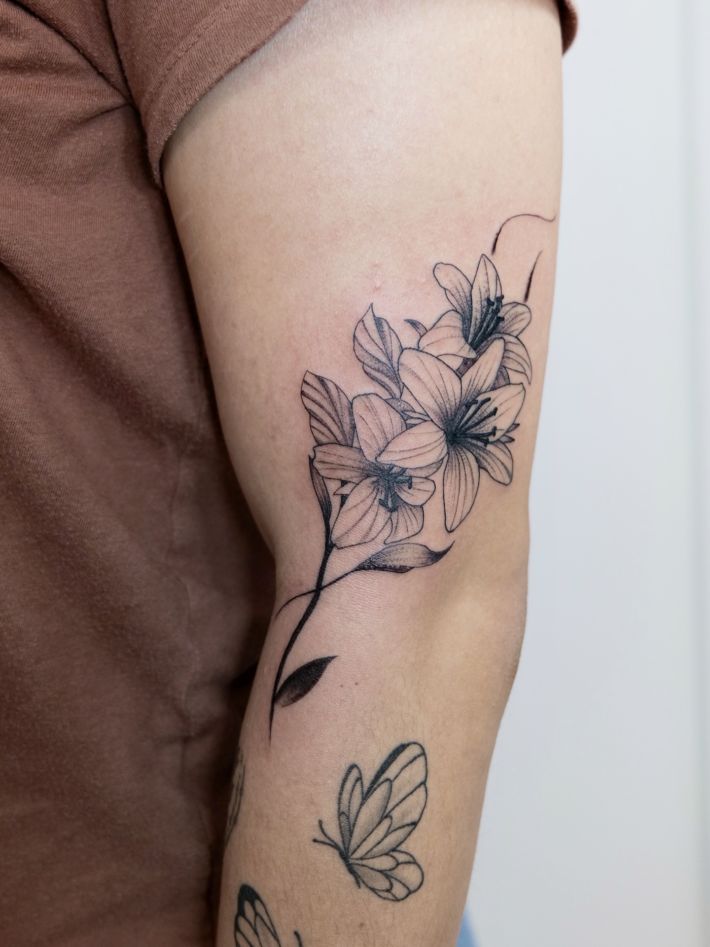 Tattoo by @godlikeadog โ black_and_grey