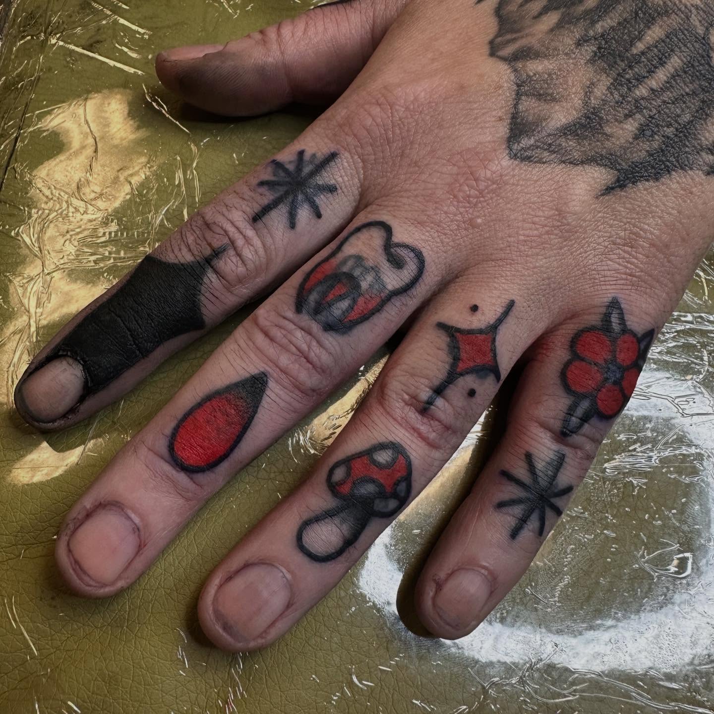 Finger tattoos American traditional tattoo on the hand by Hannah Jean
