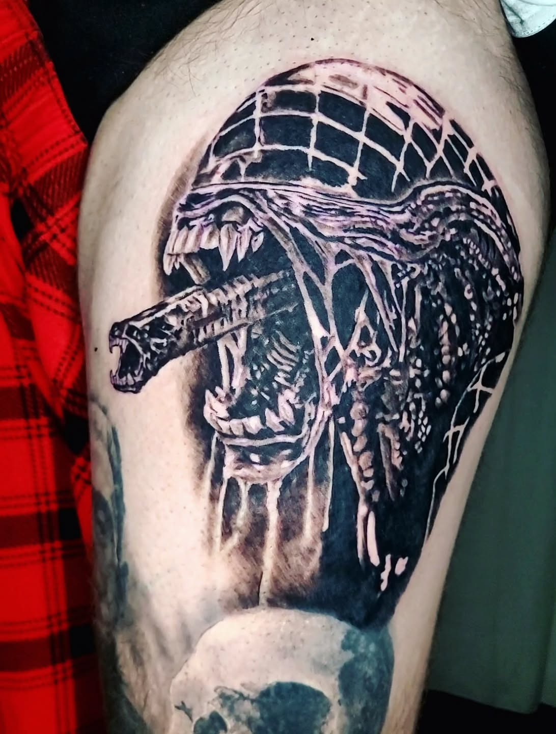 Alien creature realism tattoo on the thigh by Jentrey McCausland