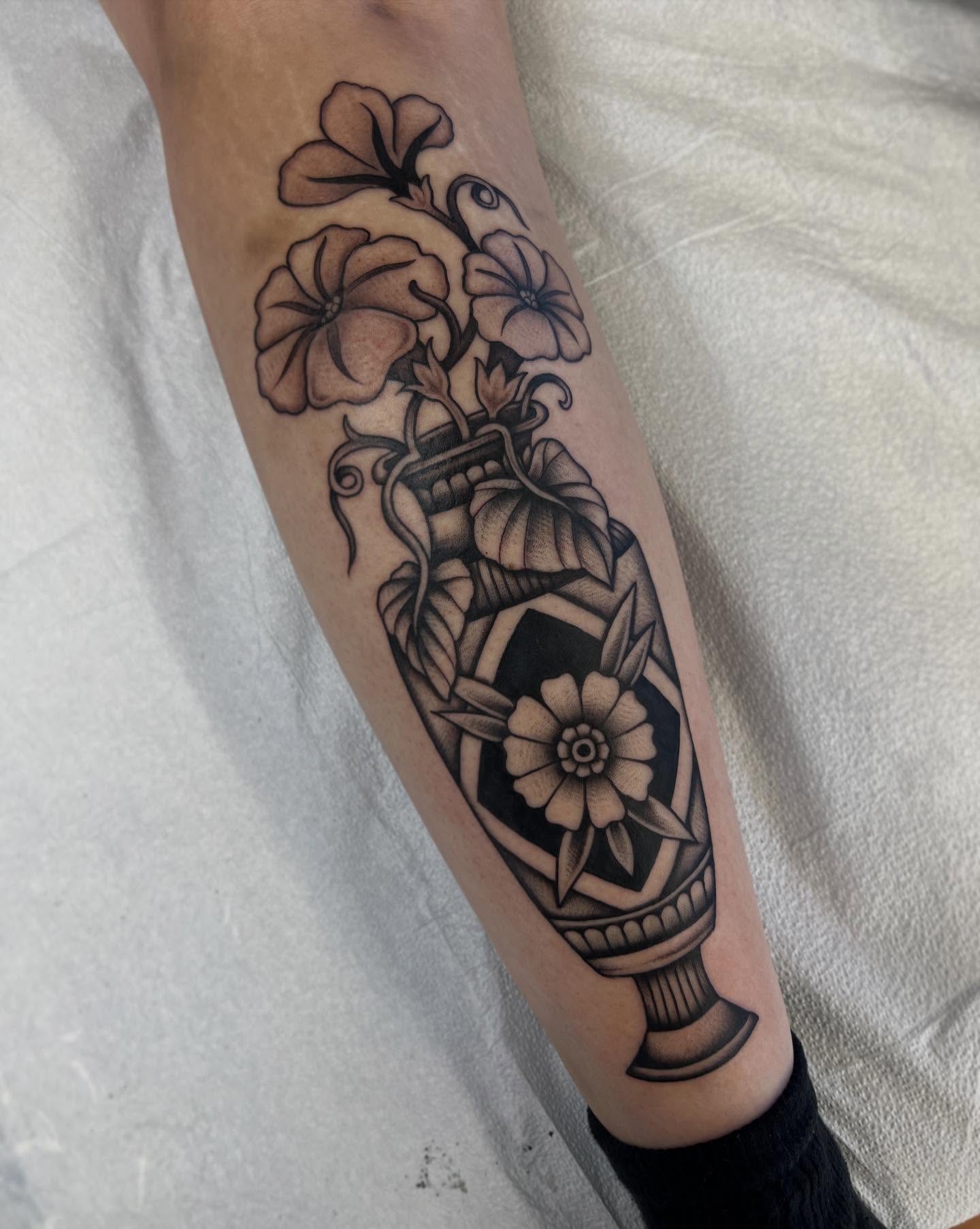 Tattoo by @brookeesutter — black_and_grey