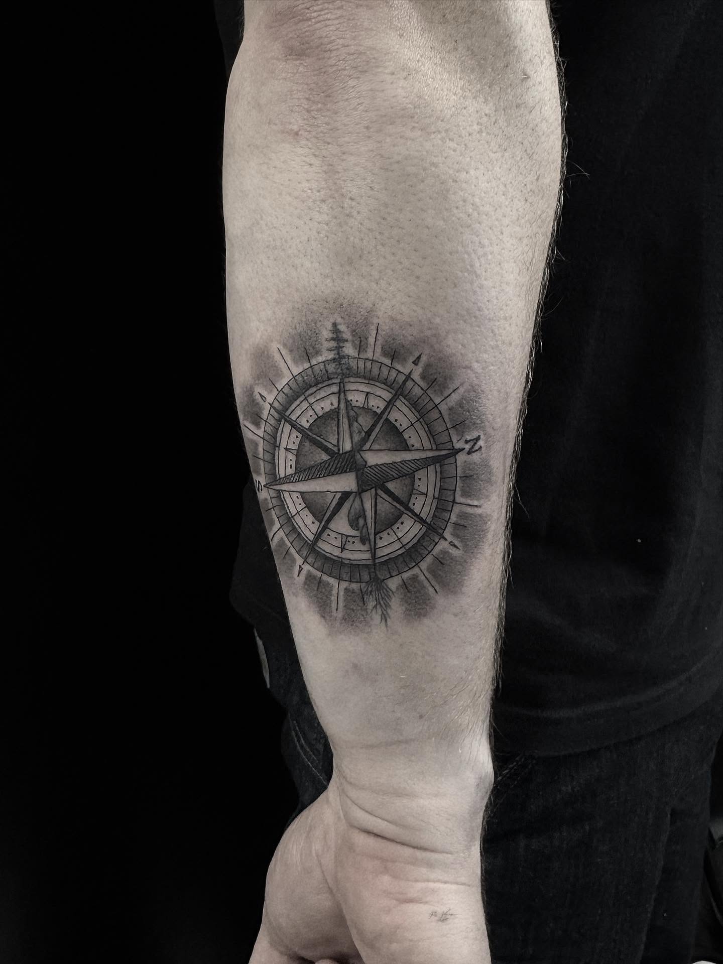 Tattoo by @bethanxvii — black_and_grey