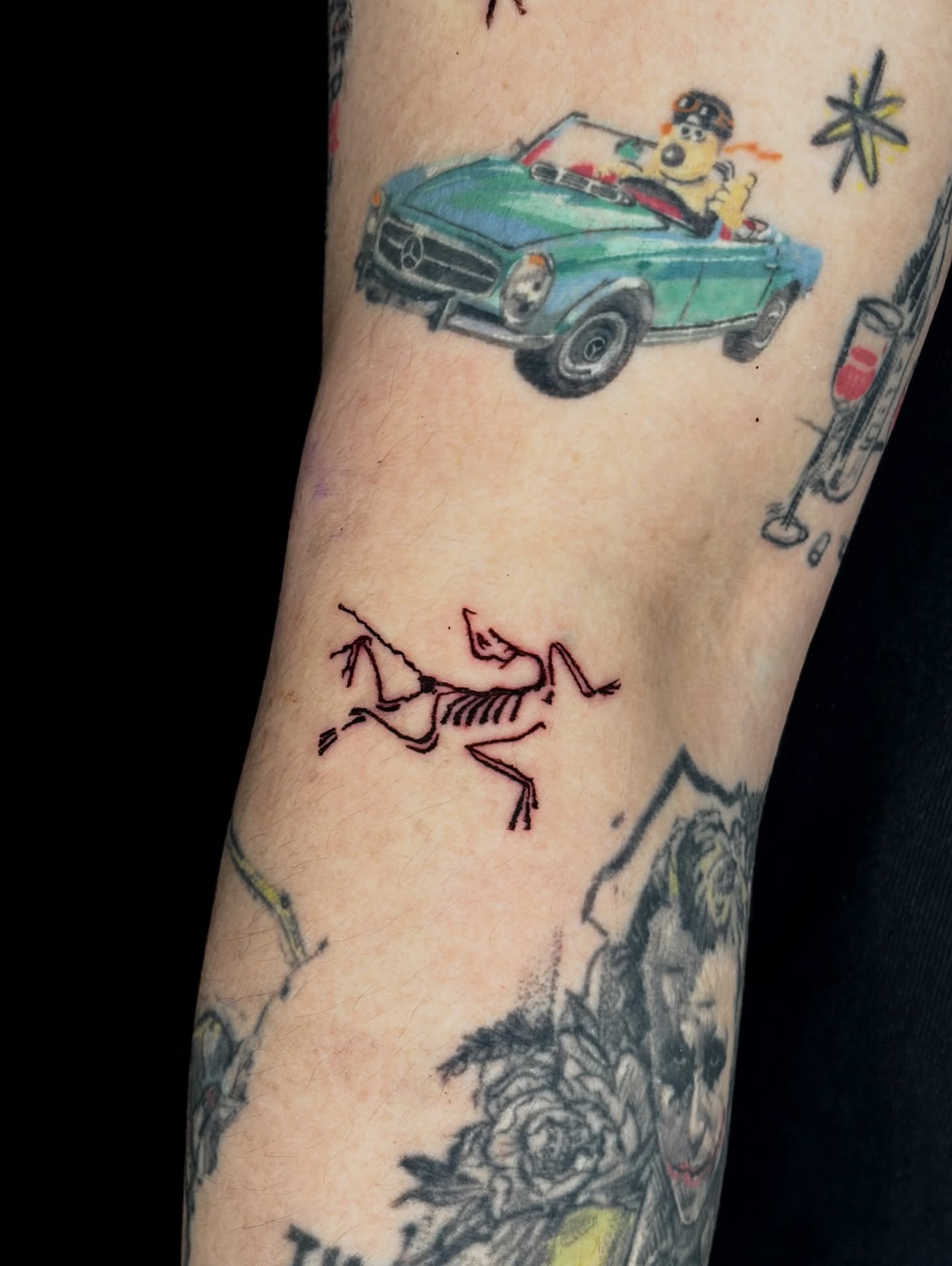 Tattoo by @id_tt_ — illustrative, dotwork