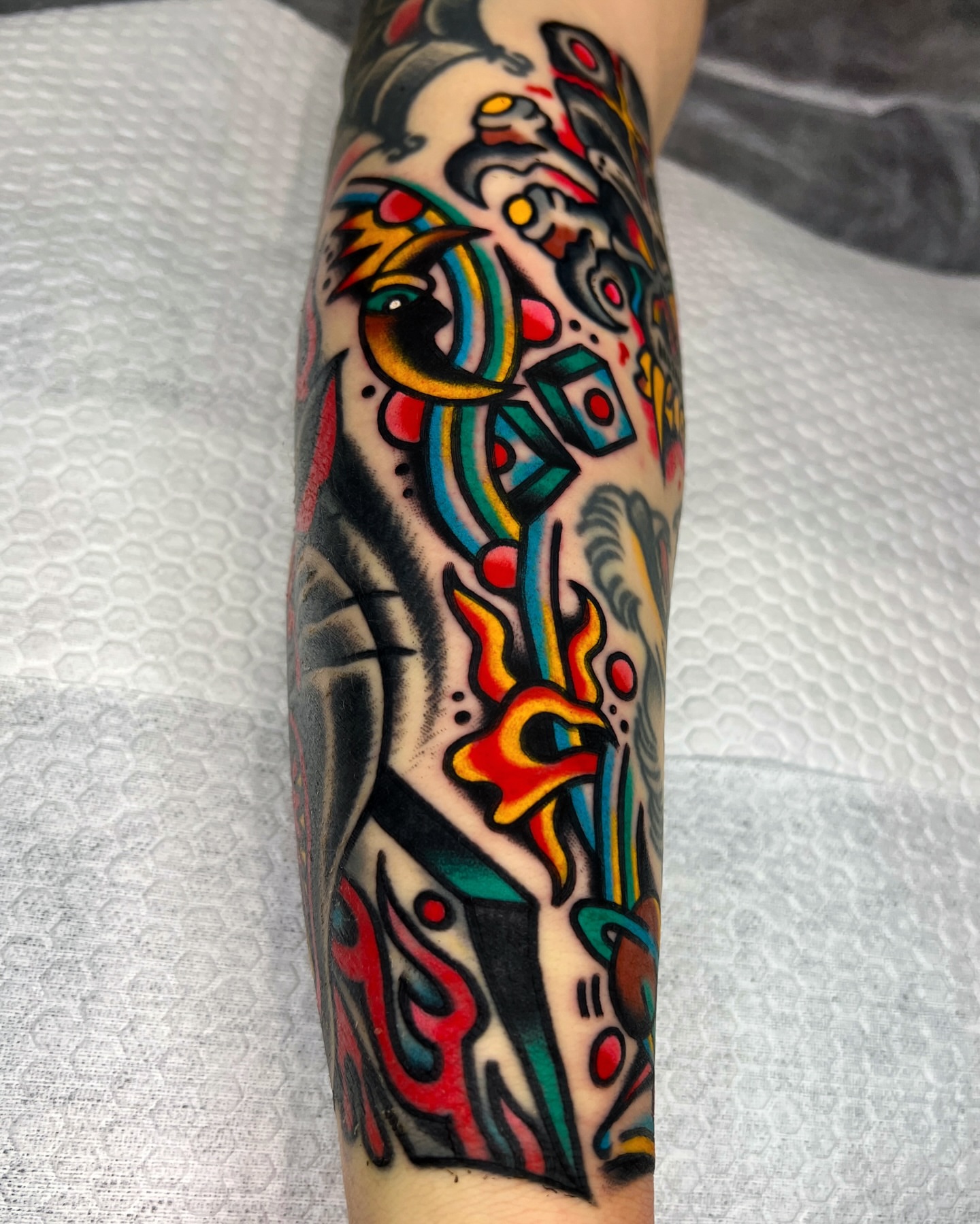 Abstract design new school tattoo on the forearm by 올드스쿨타투 호무