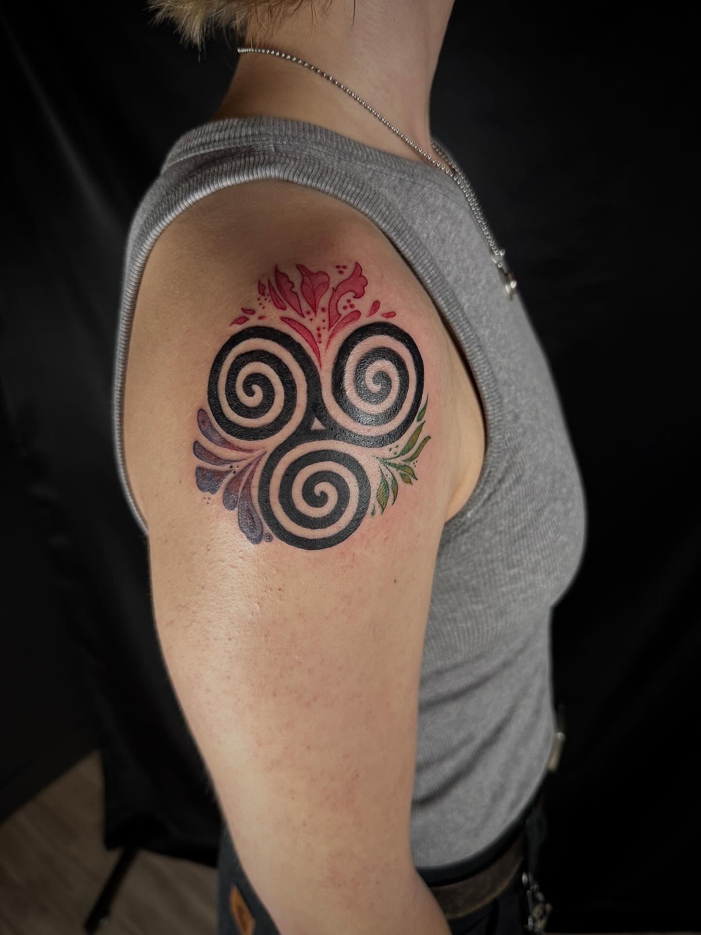 Triskele with floral accents geometric tattoo on the shoulder by Taytum Marsing, Salt Lake City, Utah
