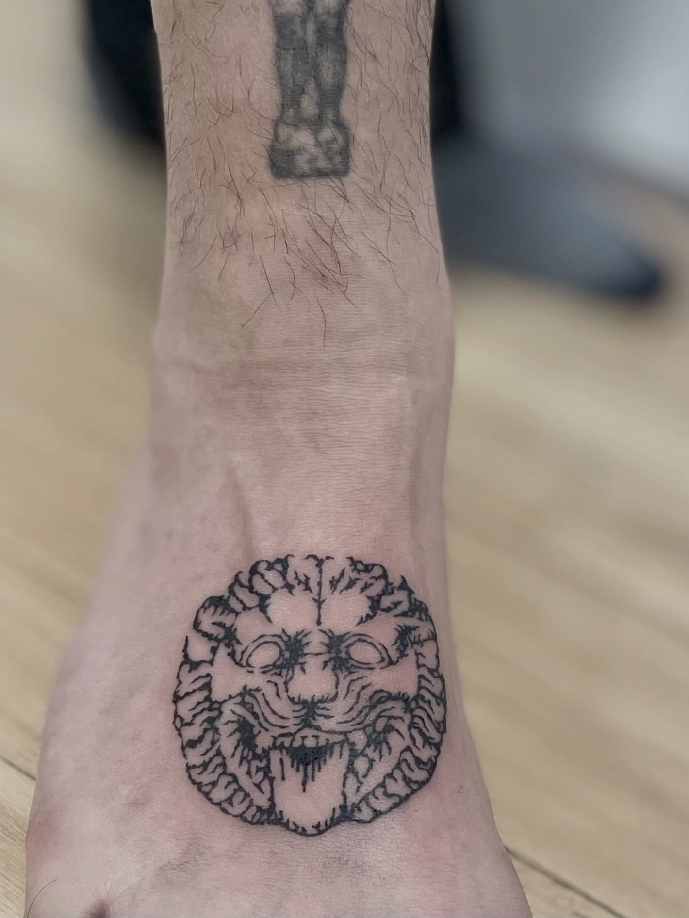 Tattoo by @bartobello — black_and_grey
