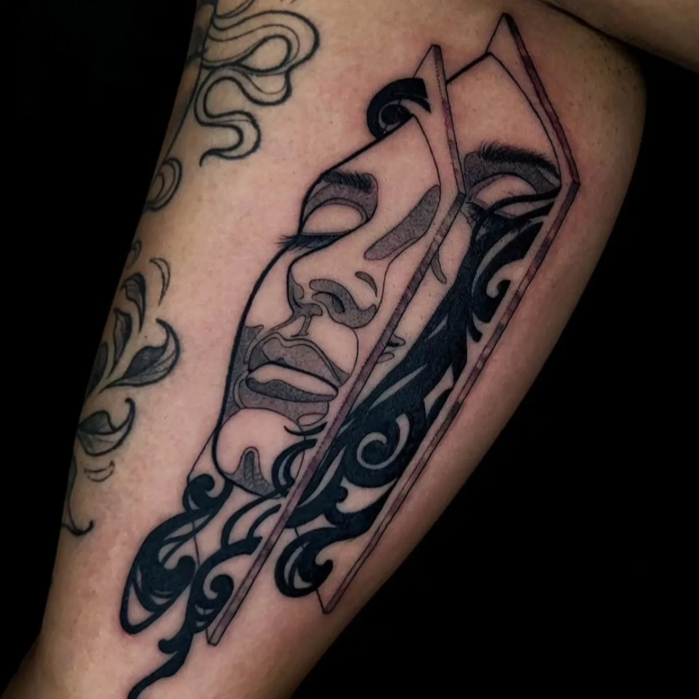 Tattoo by @zombiebellabug — black_and_grey, geometric